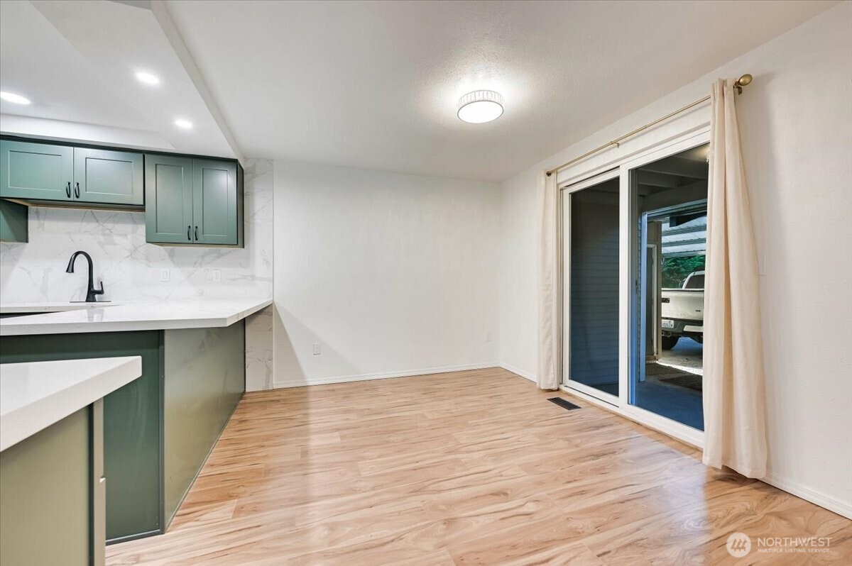 12712 NE 120th Street #G1, Kirkland, WA 98034