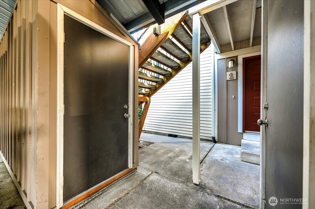 12712 NE 120th Street #G1, Kirkland, WA 98034