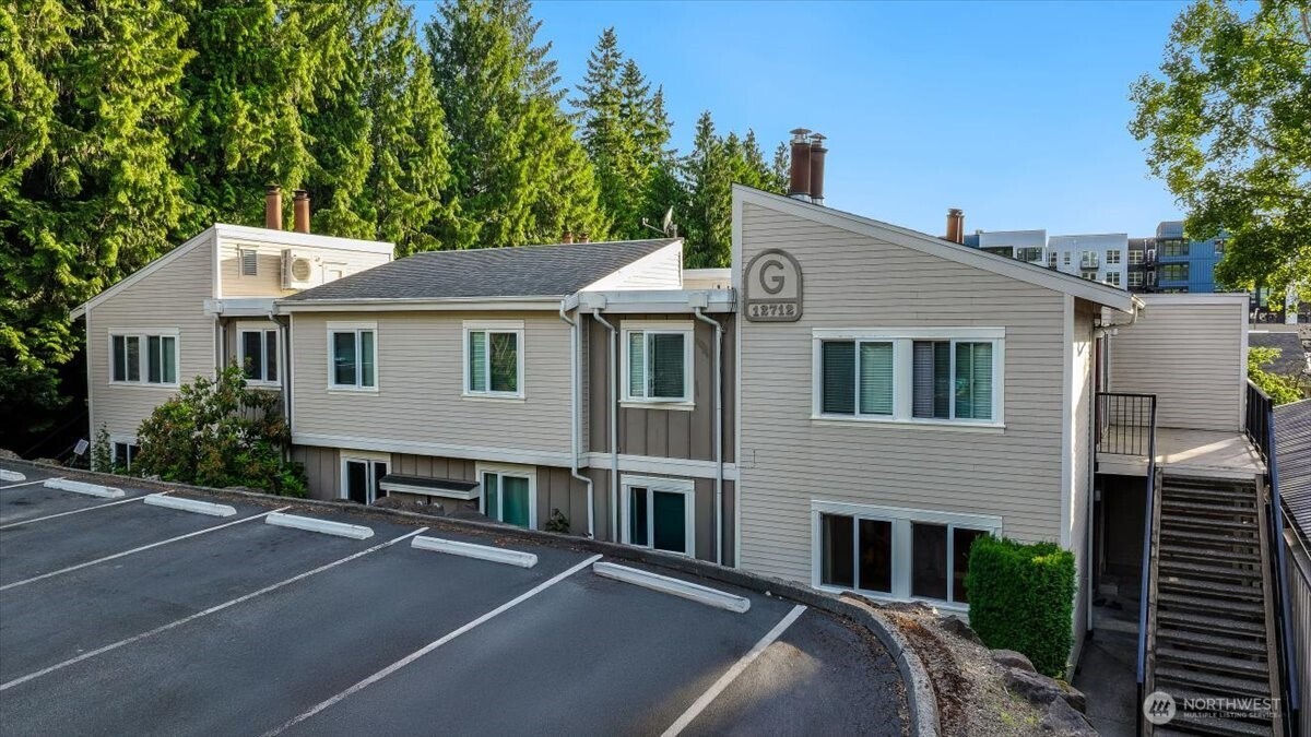 12712 NE 120th Street #G1, Kirkland, WA 98034