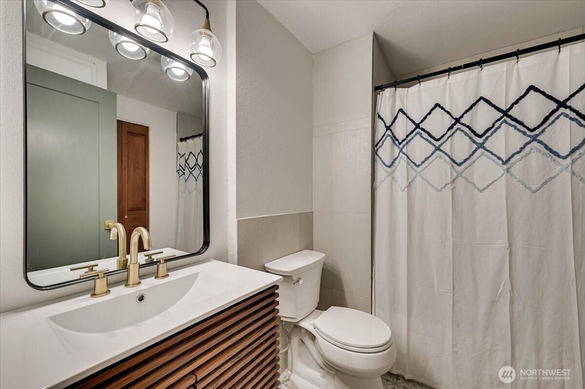 12712 NE 120th Street #G1, Kirkland, WA 98034