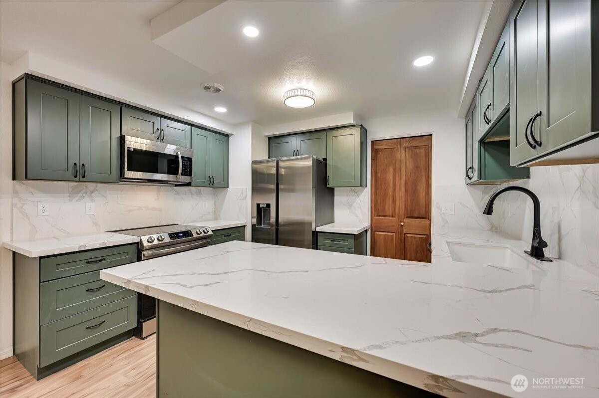 12712 NE 120th Street #G1, Kirkland, WA 98034