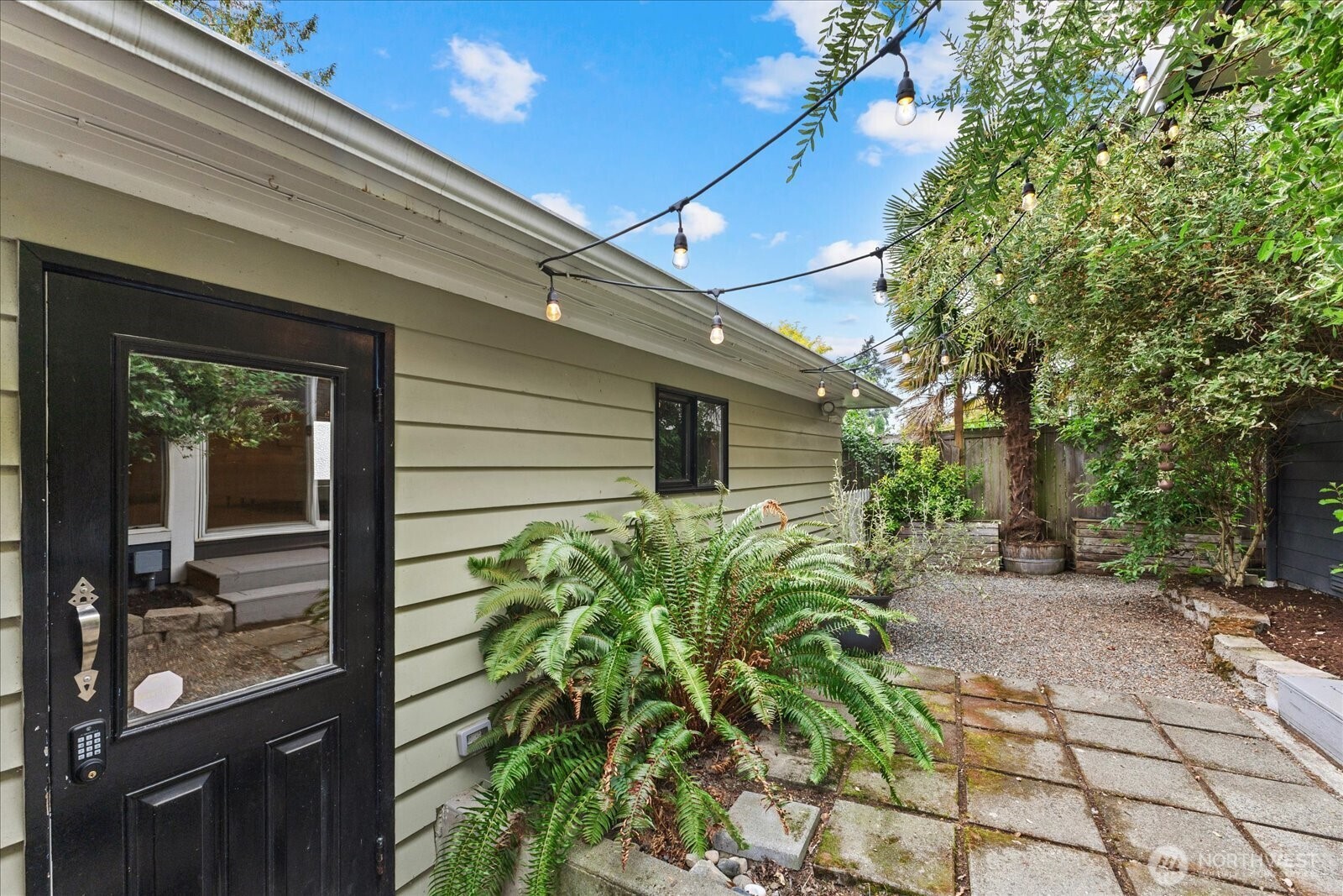 221 8th Avenue W, Kirkland, WA 98033