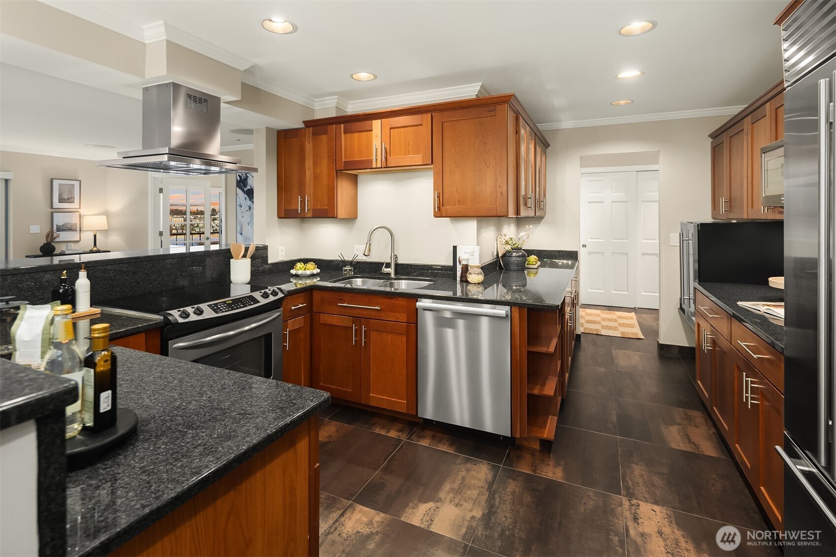 2565 Dexter Ave N #401, Seattle, WA 98109