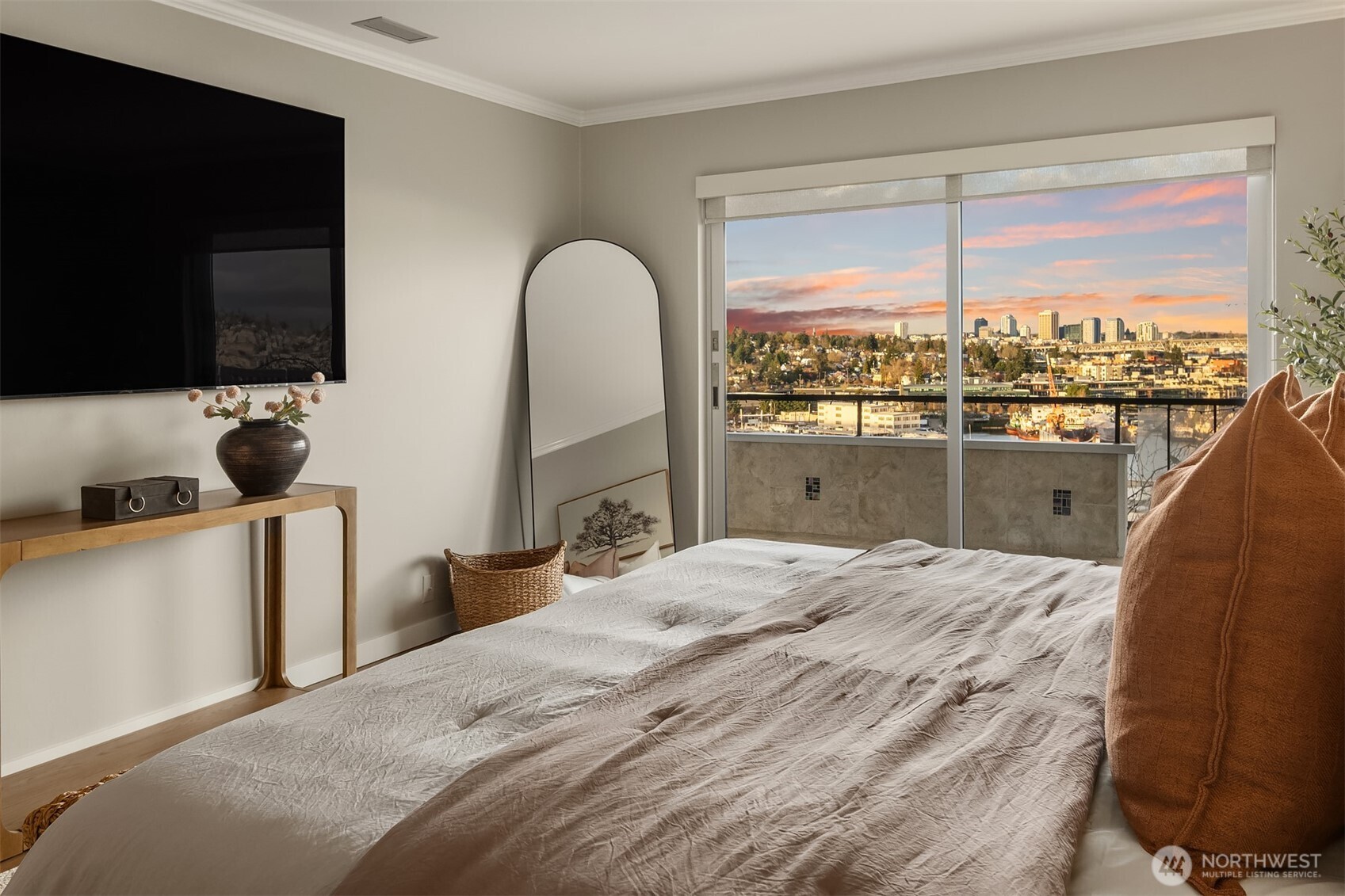 2565 Dexter Ave N #401, Seattle, WA 98109