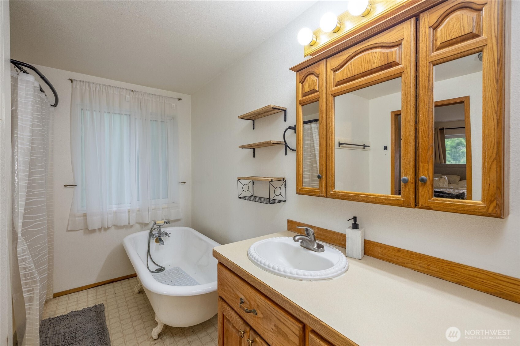 4390 Fleet Road , Blaine, WA 98230