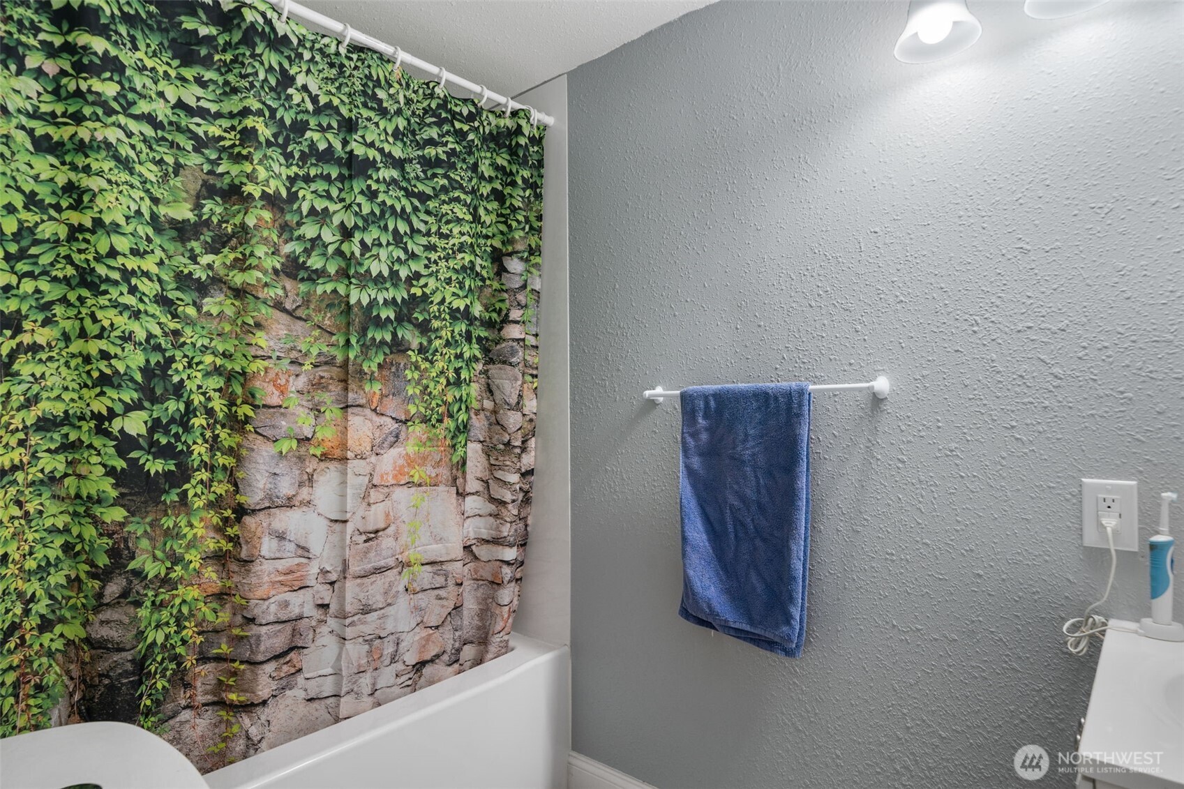 615 Martin Luther King Junior Way , Tacoma, WA 98403