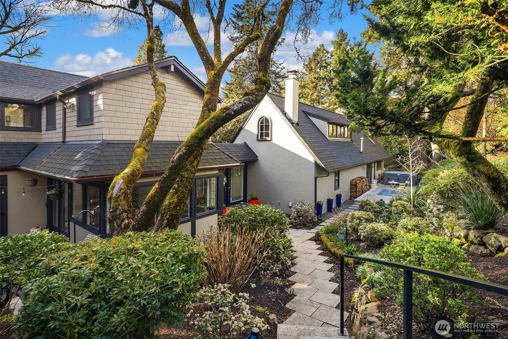 3530 W Laurelhurst Drive NE, Seattle, WA 98105