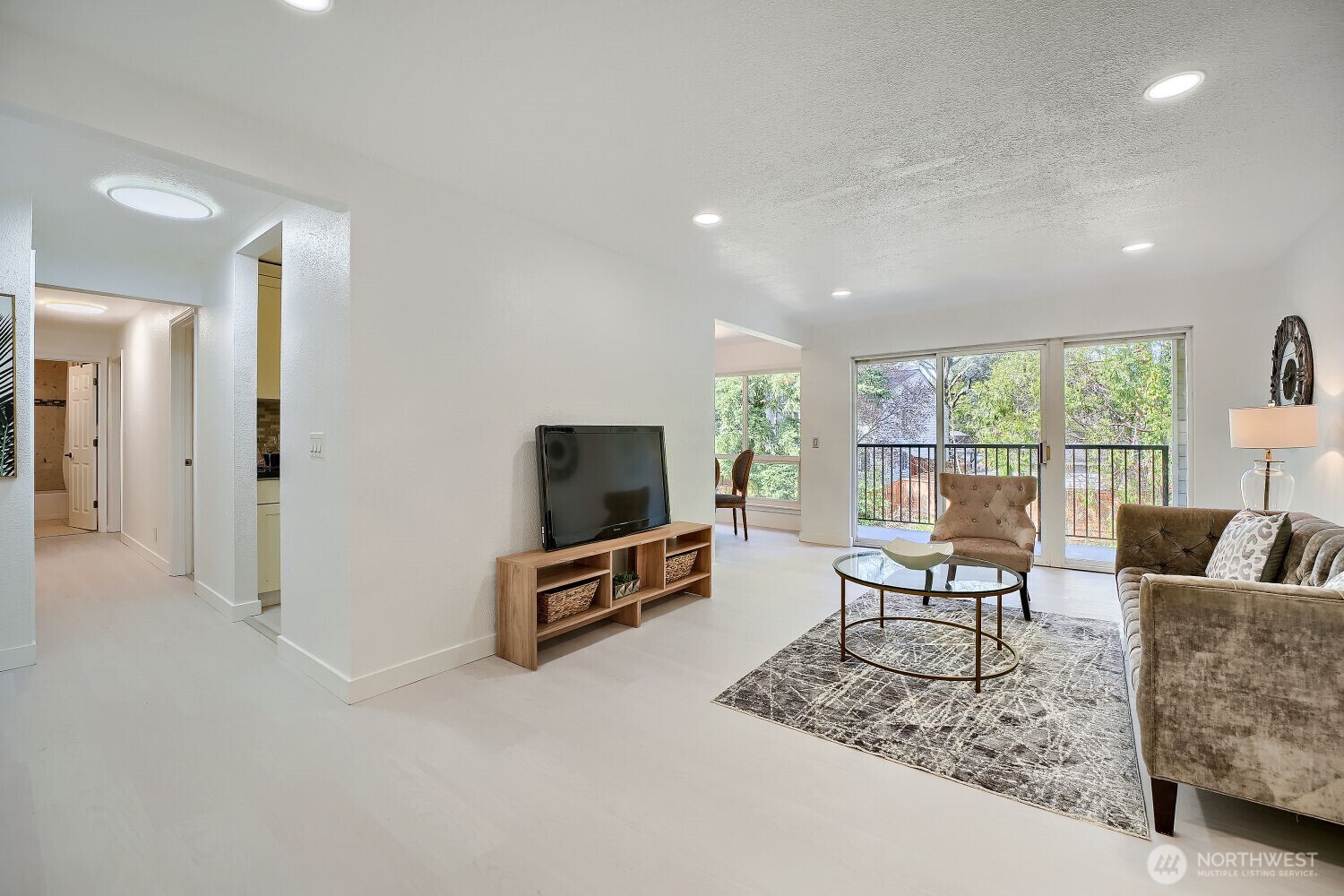 12631 NE 9th Place #C303, Bellevue, WA 98005-3238