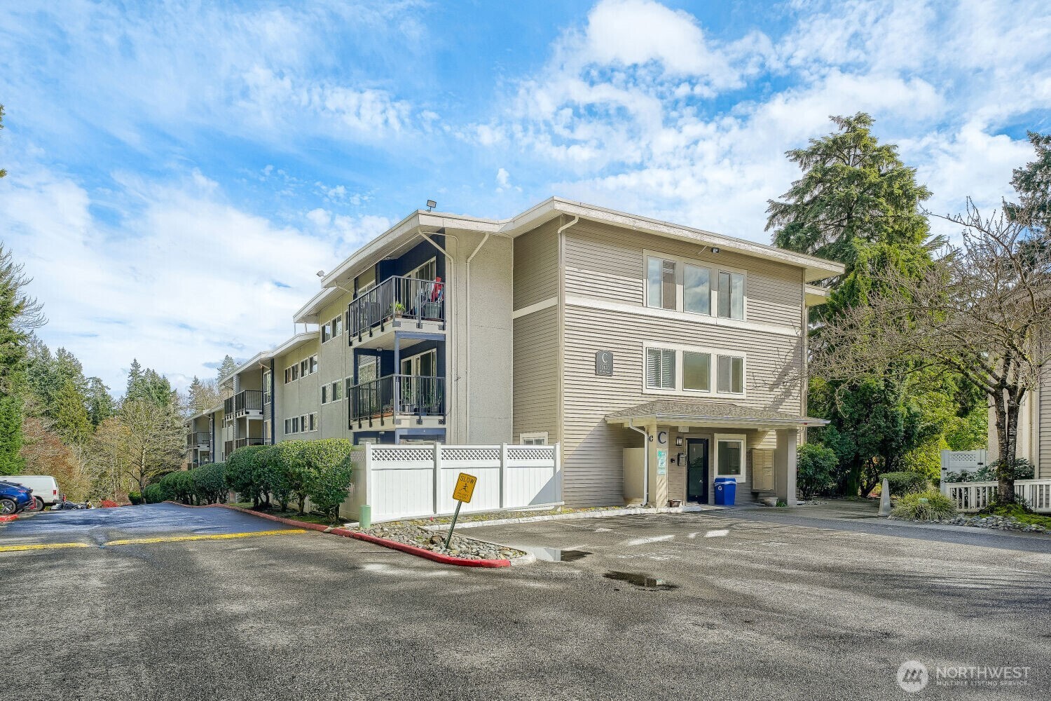12631 NE 9th Place #C303, Bellevue, WA 98005-3238