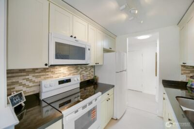 12631 NE 9th Place #C303, Bellevue, WA 98005-3238 - Photo 5