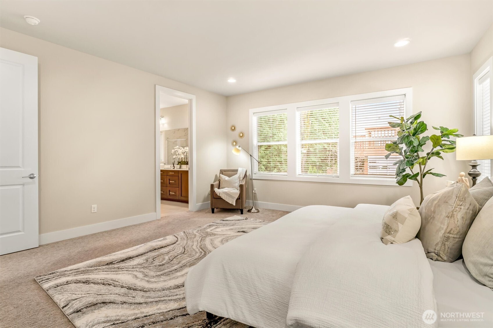 24509 NE 13th Place , Sammamish, WA 98074