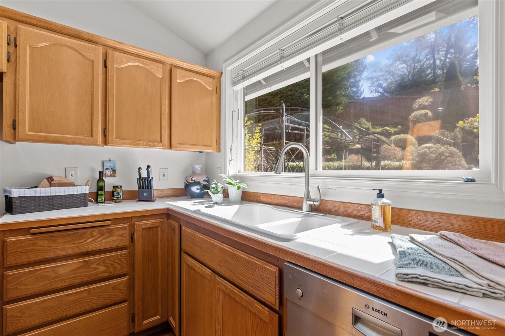 2414 Kennewick Place NE, Renton, WA 98056