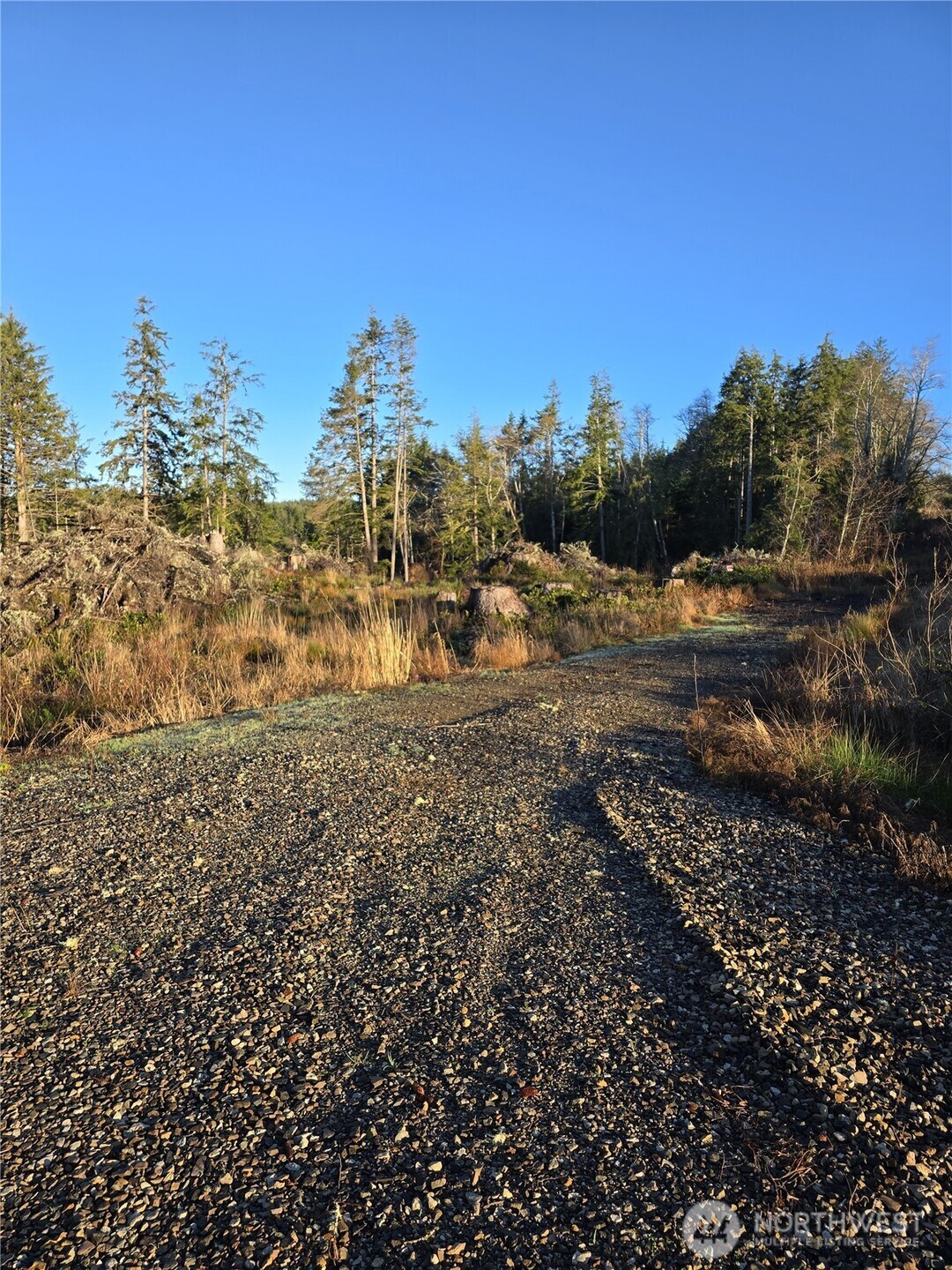 2753 State Route 101 , Ilwaco, WA 98624