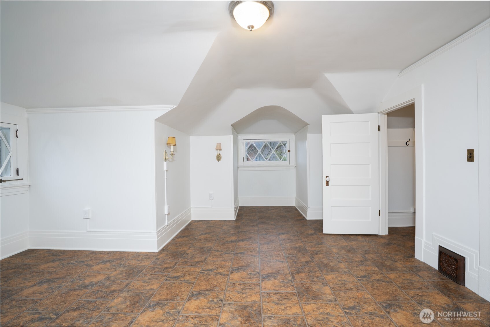 923 N Yakima Avenue , Tacoma, WA 98403