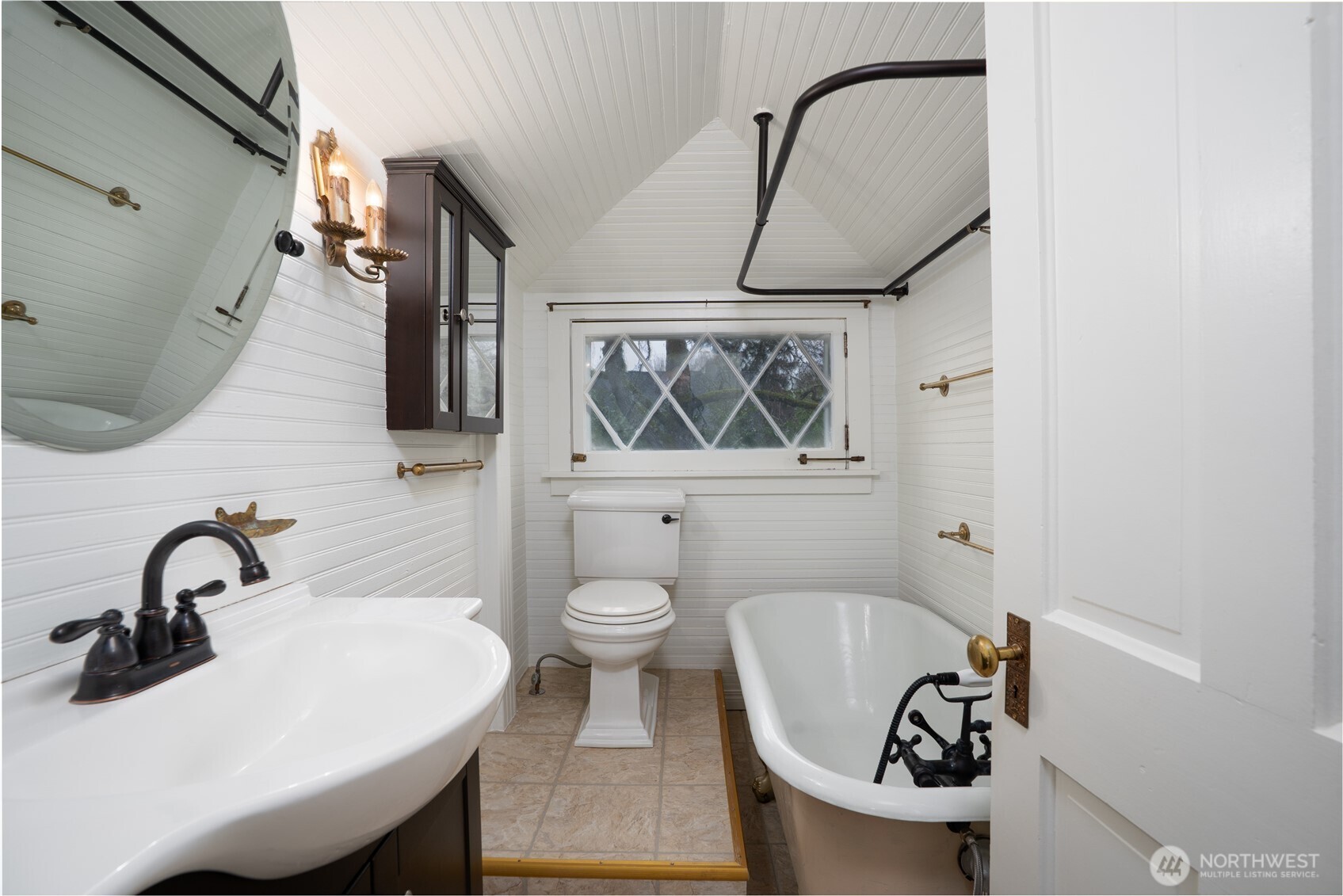 923 N Yakima Avenue , Tacoma, WA 98403