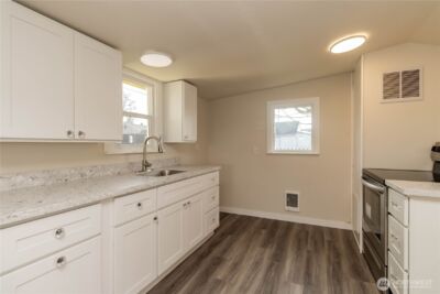 6645 S Oakes Street , Tacoma, WA 98409 - Photo 14