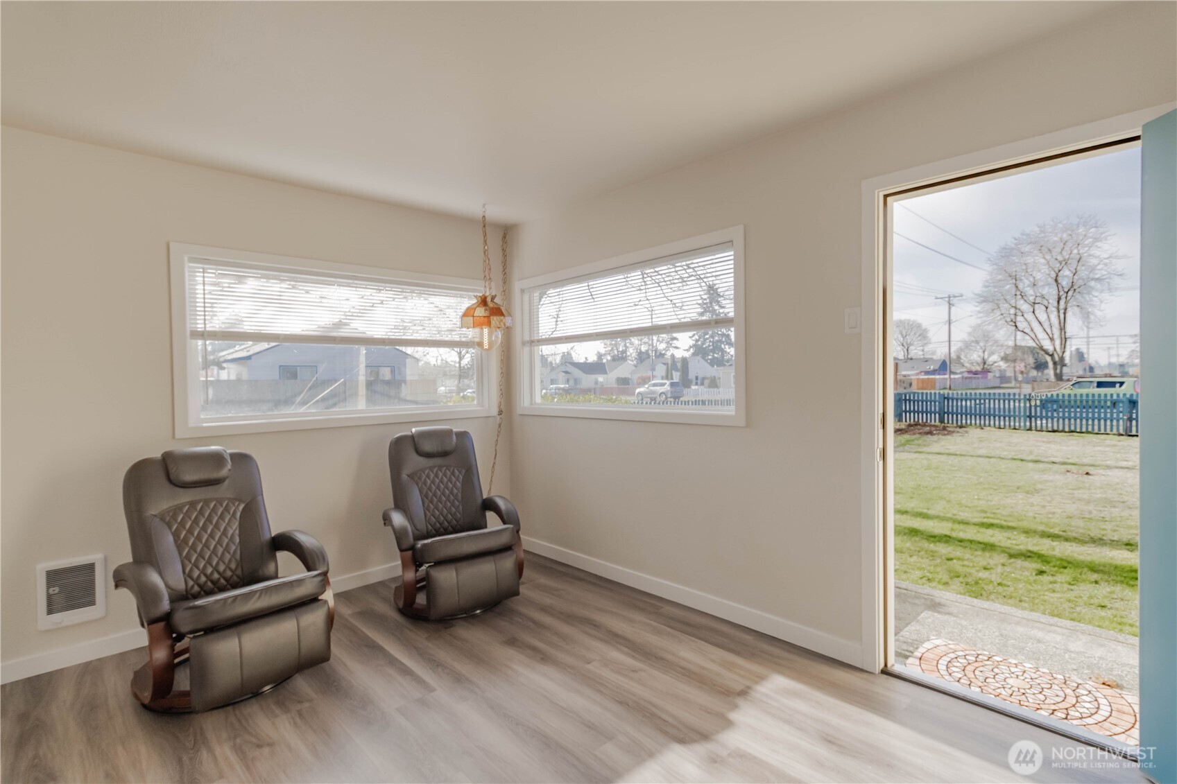 6645 S Oakes Street , Tacoma, WA 98409