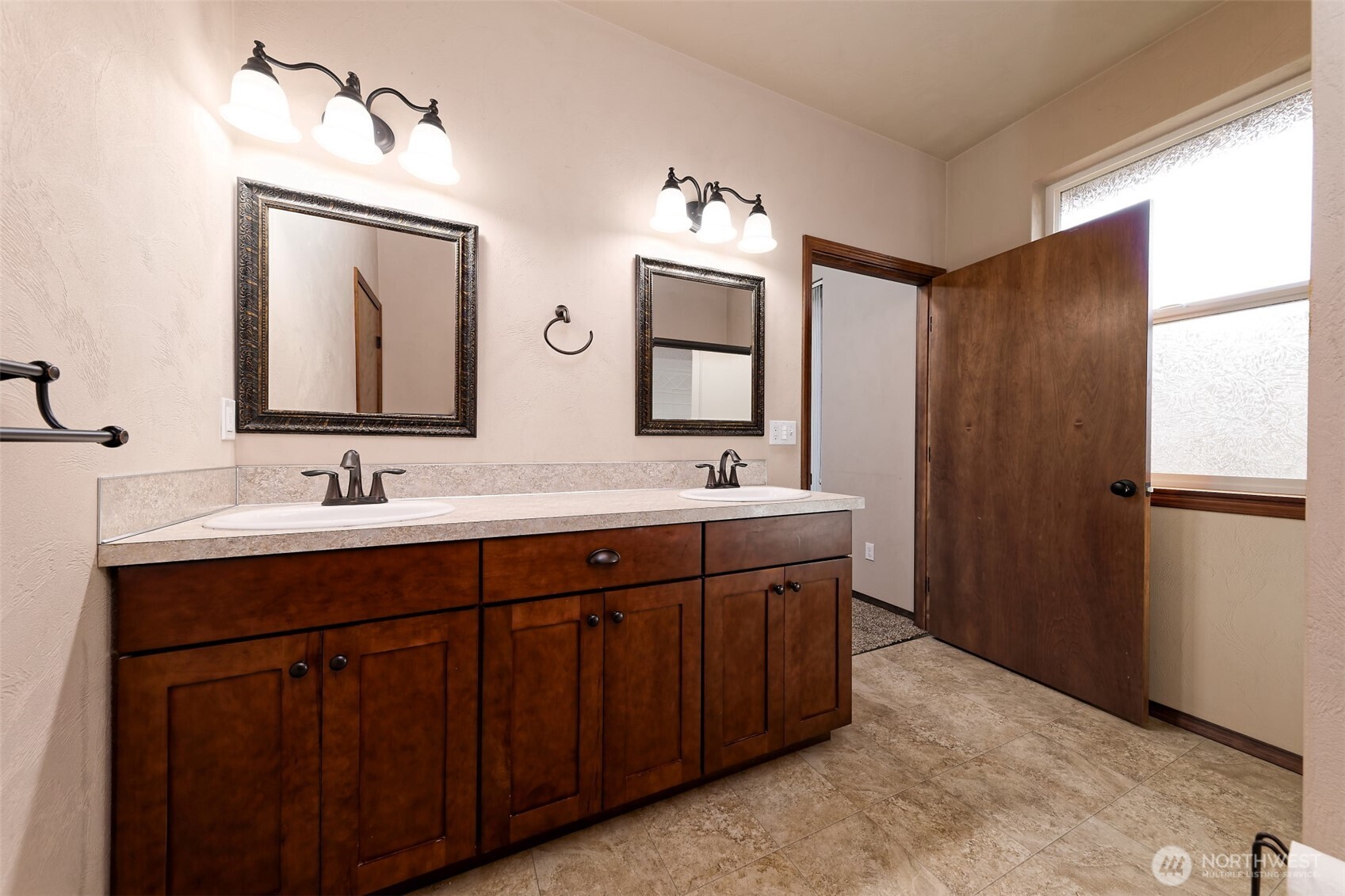 30 E Lilly Pond Lane , Shelton, WA 98584