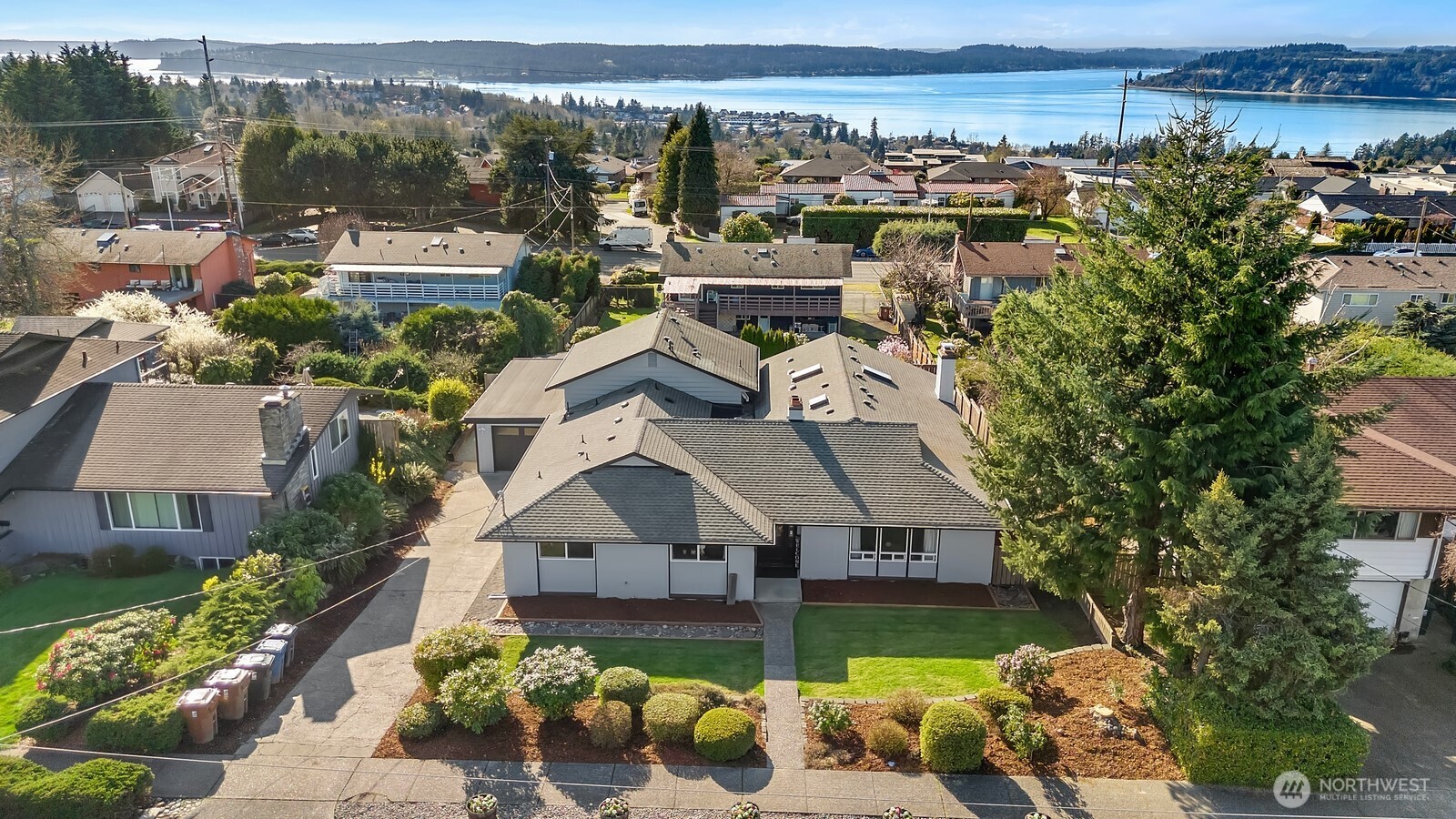 1656 S Geiger Street , Tacoma, WA 98465-1510