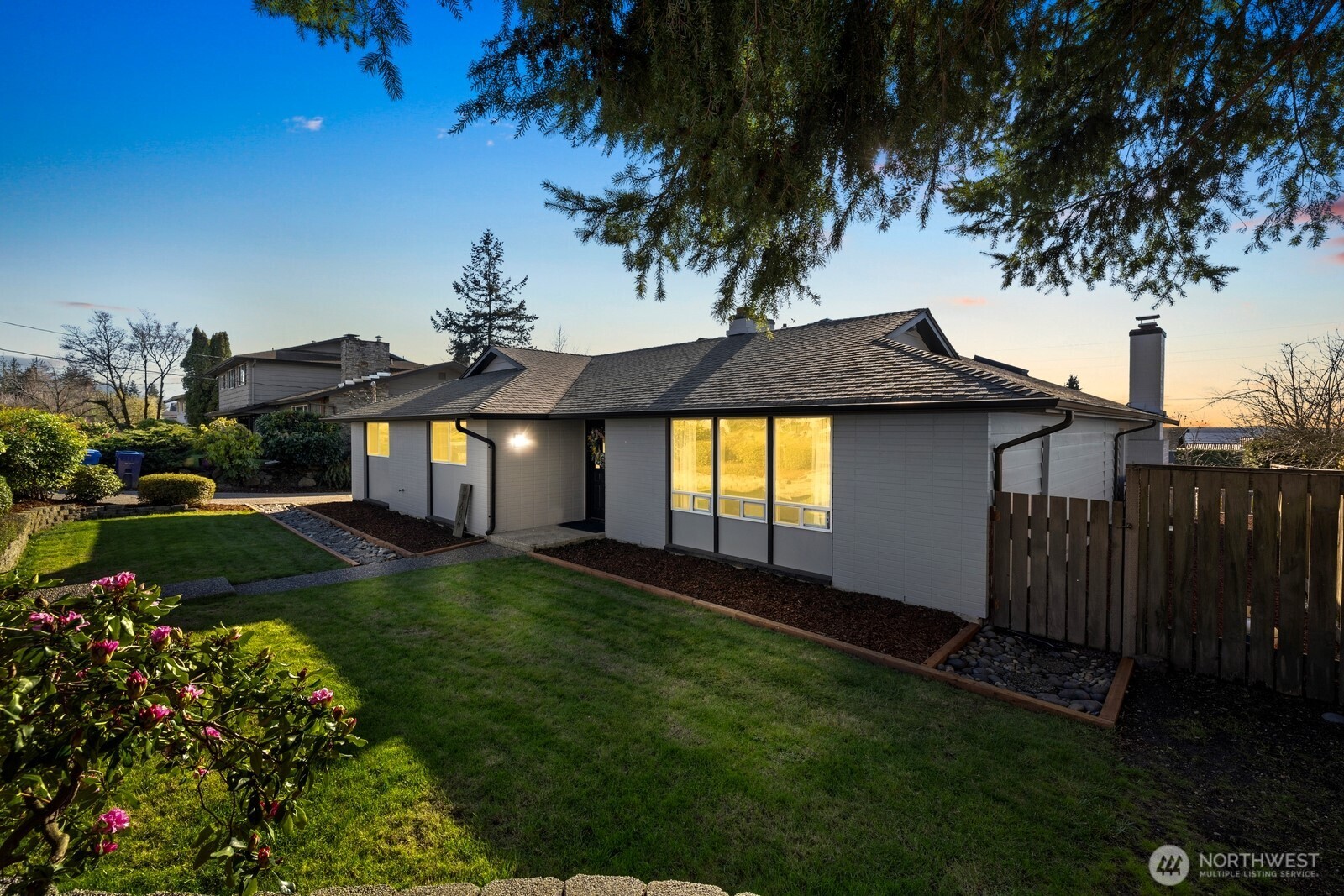 1656 S Geiger Street , Tacoma, WA 98465-1510