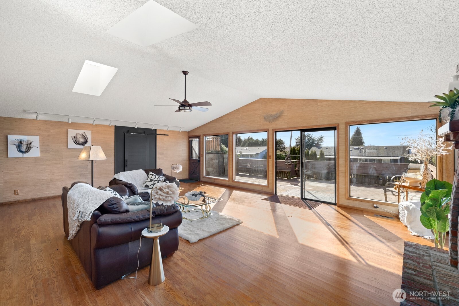 1656 S Geiger Street , Tacoma, WA 98465-1510