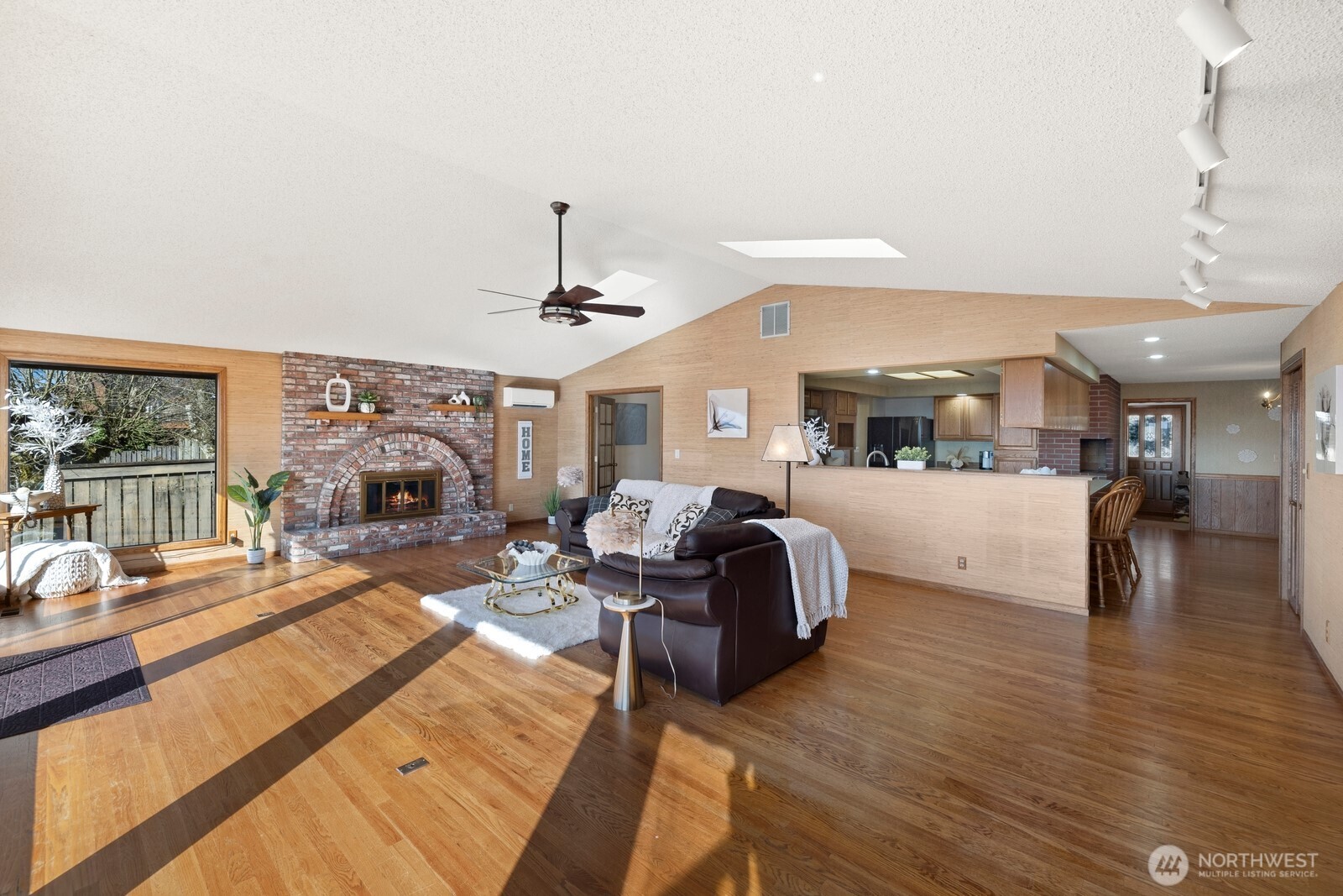 1656 S Geiger Street , Tacoma, WA 98465-1510