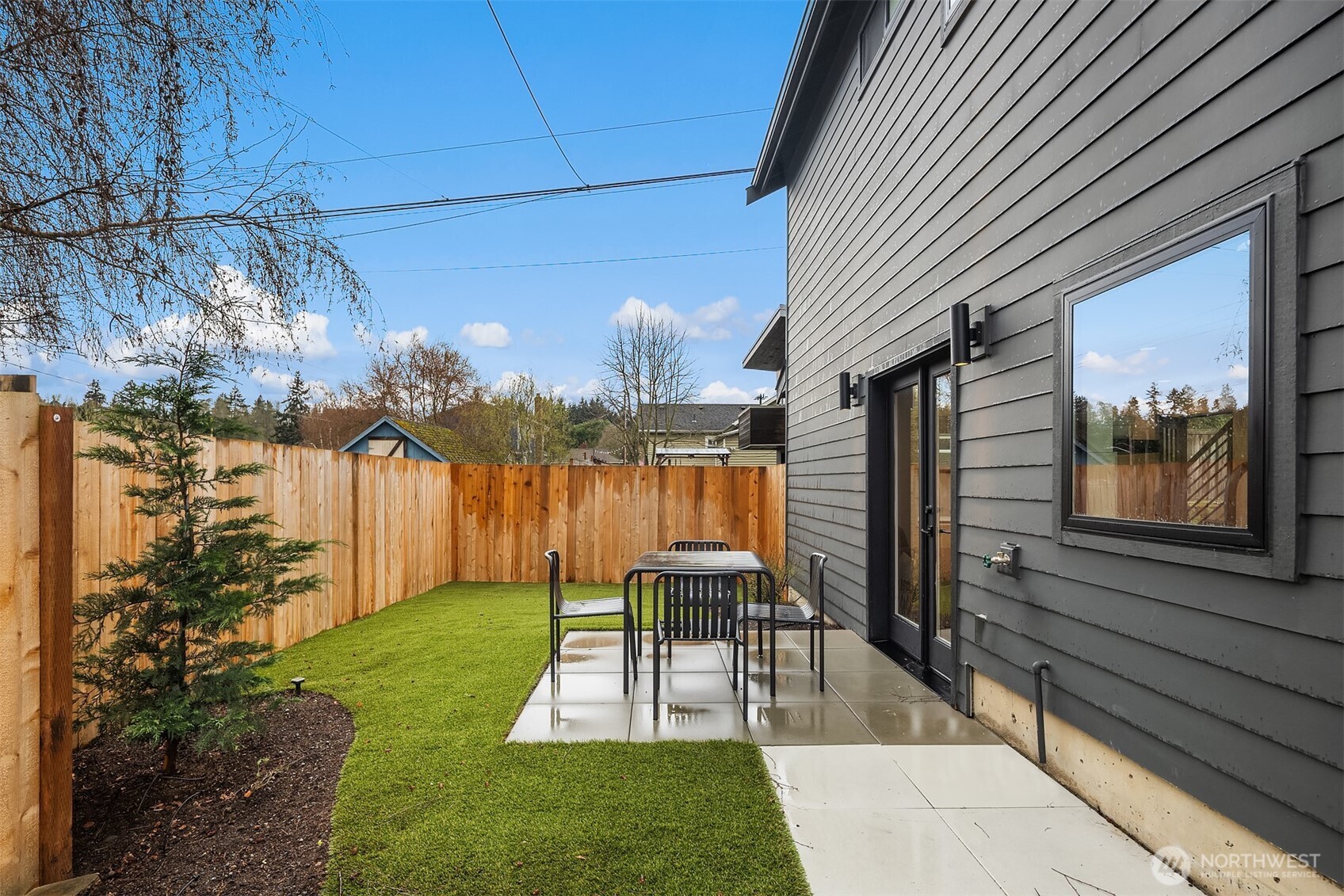 4009 33rd Avenue W #B, Seattle, WA 98199