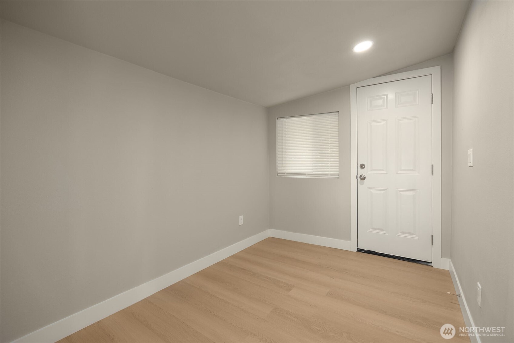 12041 S 56th Place , Seattle, WA 98178