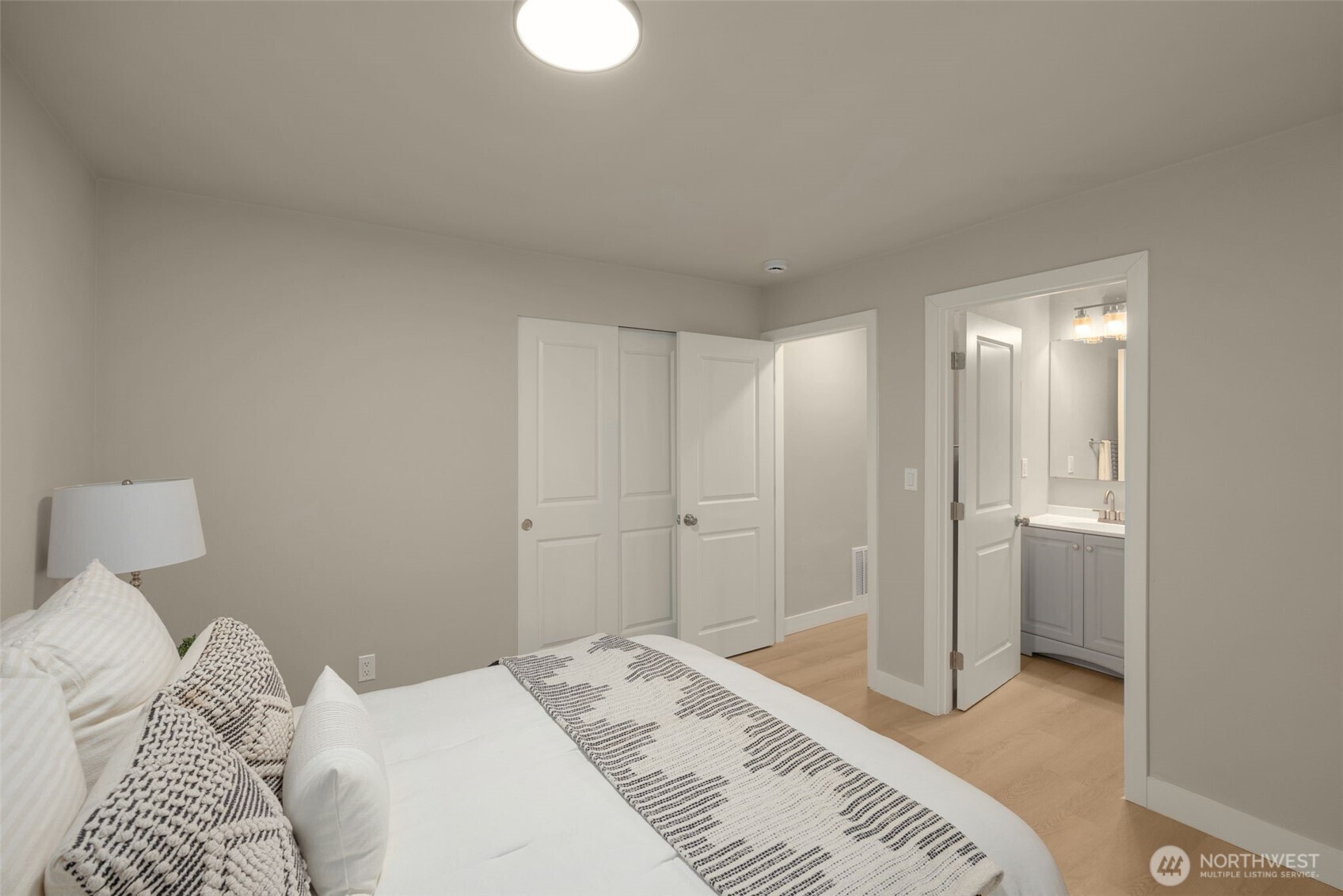 12041 S 56th Place , Seattle, WA 98178