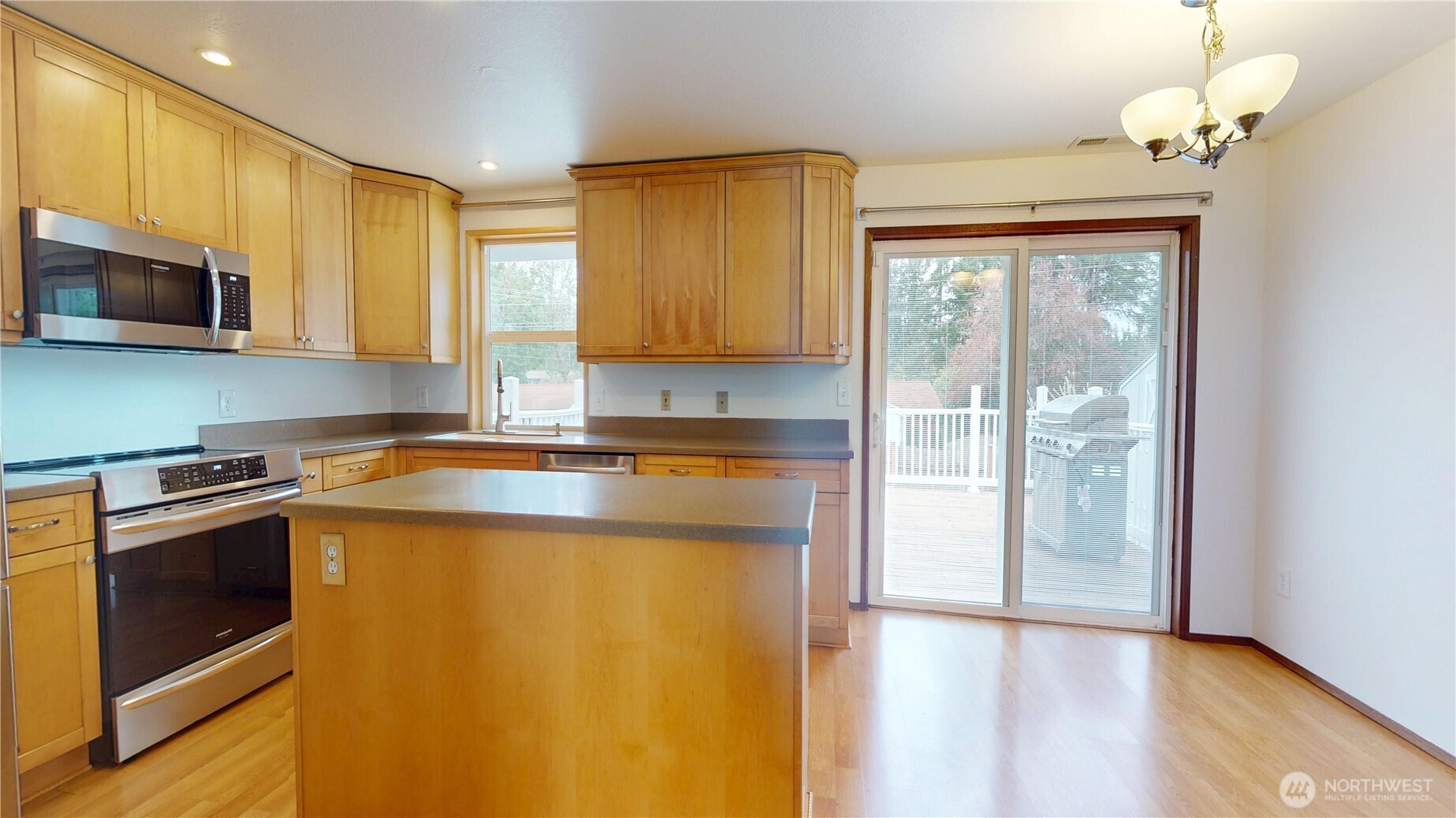 14723 Kestrel Place NE, Poulsbo, WA 98370