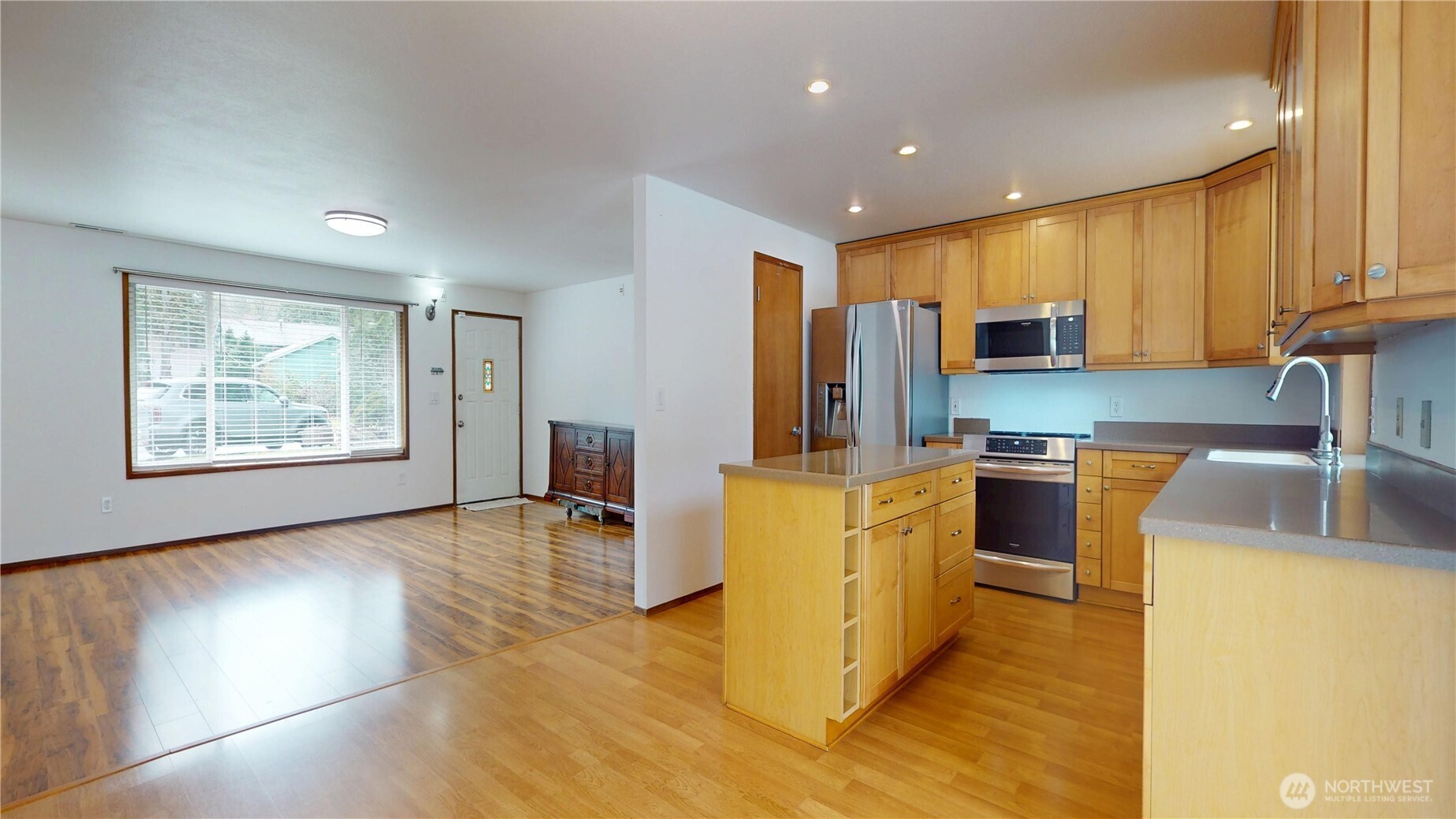 14723 Kestrel Place NE, Poulsbo, WA 98370