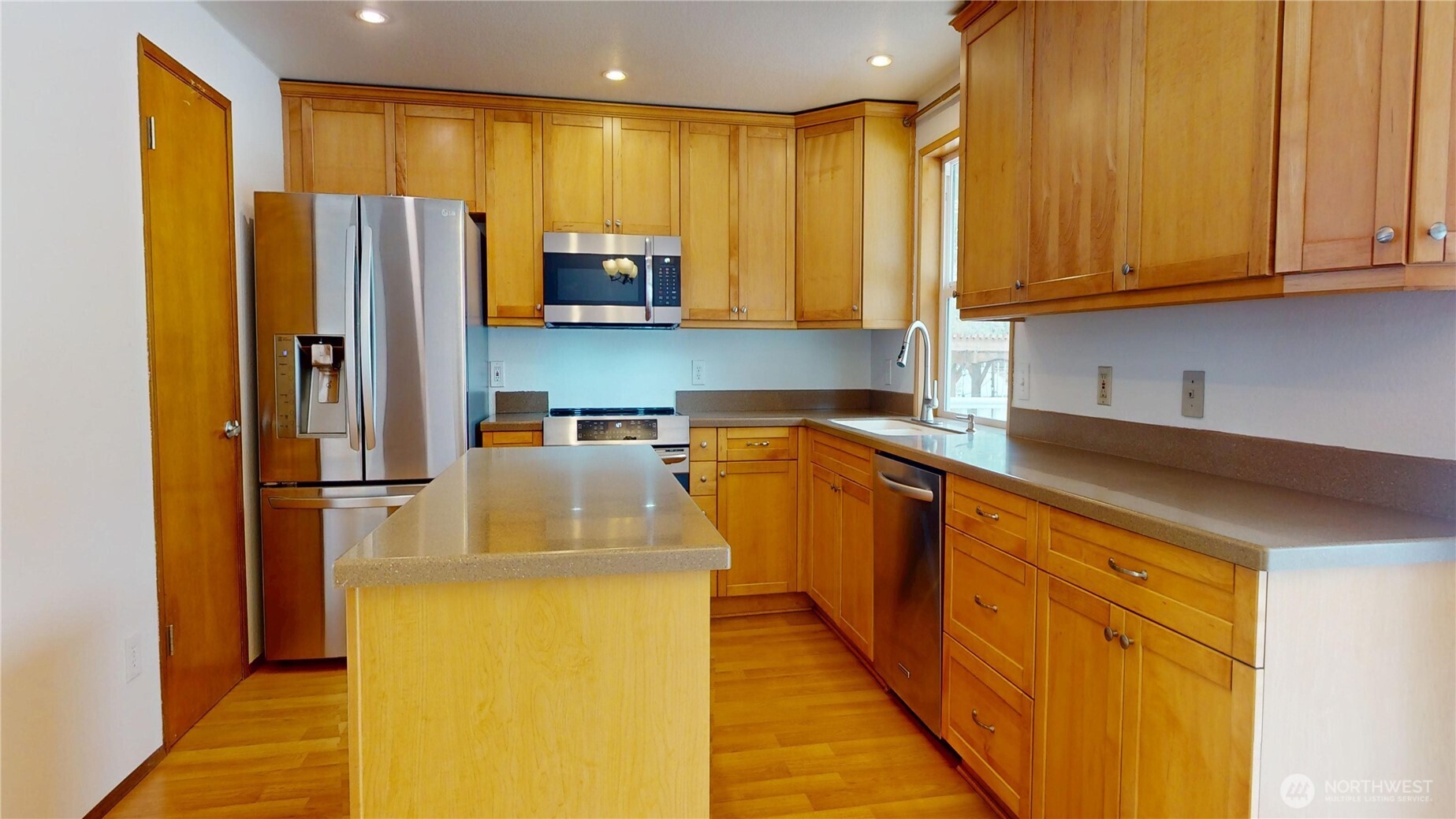 14723 Kestrel Place NE, Poulsbo, WA 98370