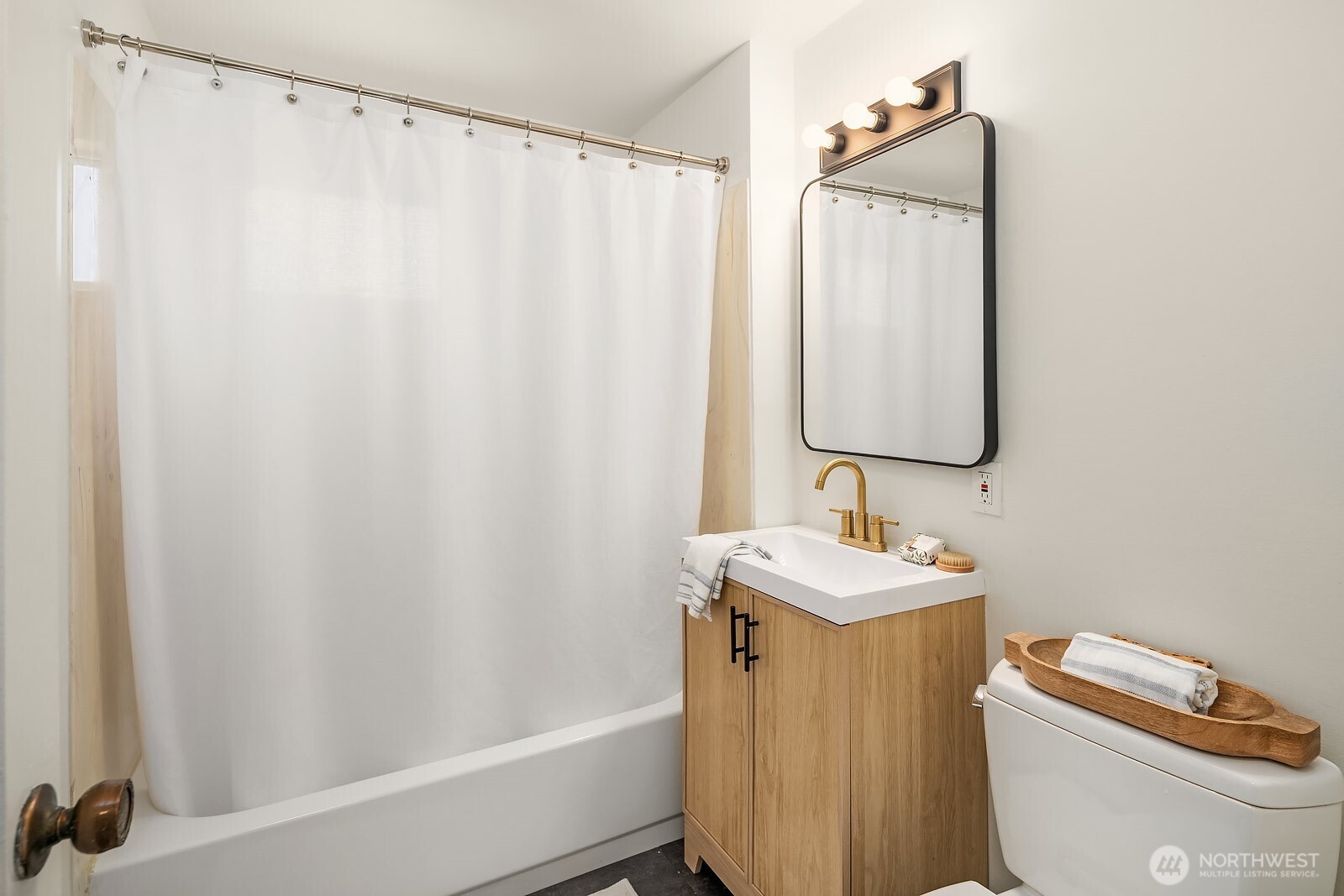 7924 13th Avenue SW, Seattle, WA 98106