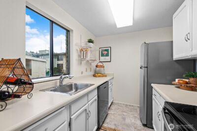 610 Aloha Street #404, Seattle, WA 98109 - Photo 13