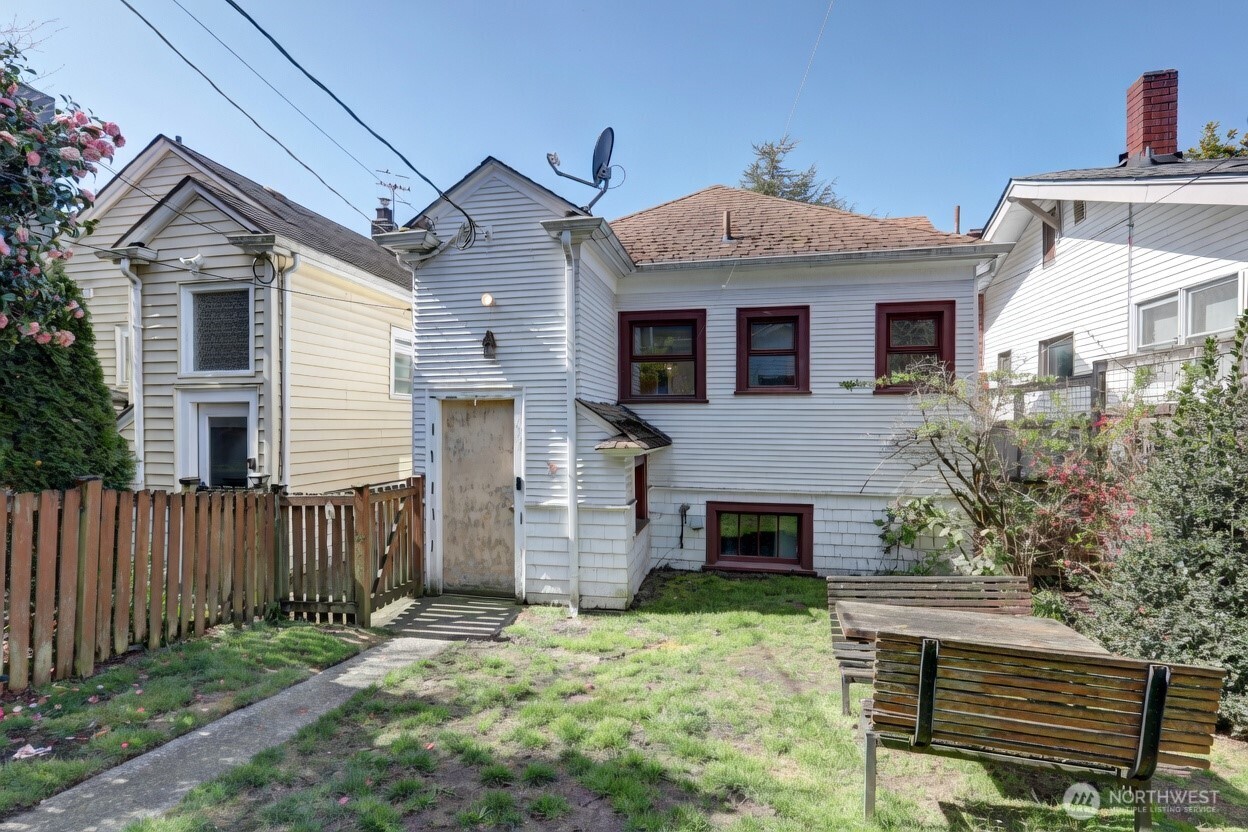 2756 44th Avenue SW, Seattle, WA 98116