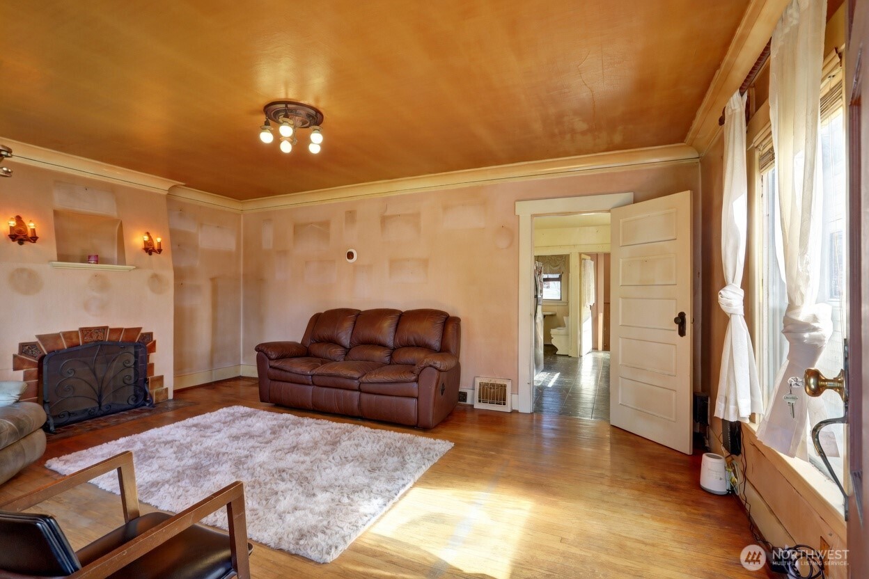 2756 44th Avenue SW, Seattle, WA 98116