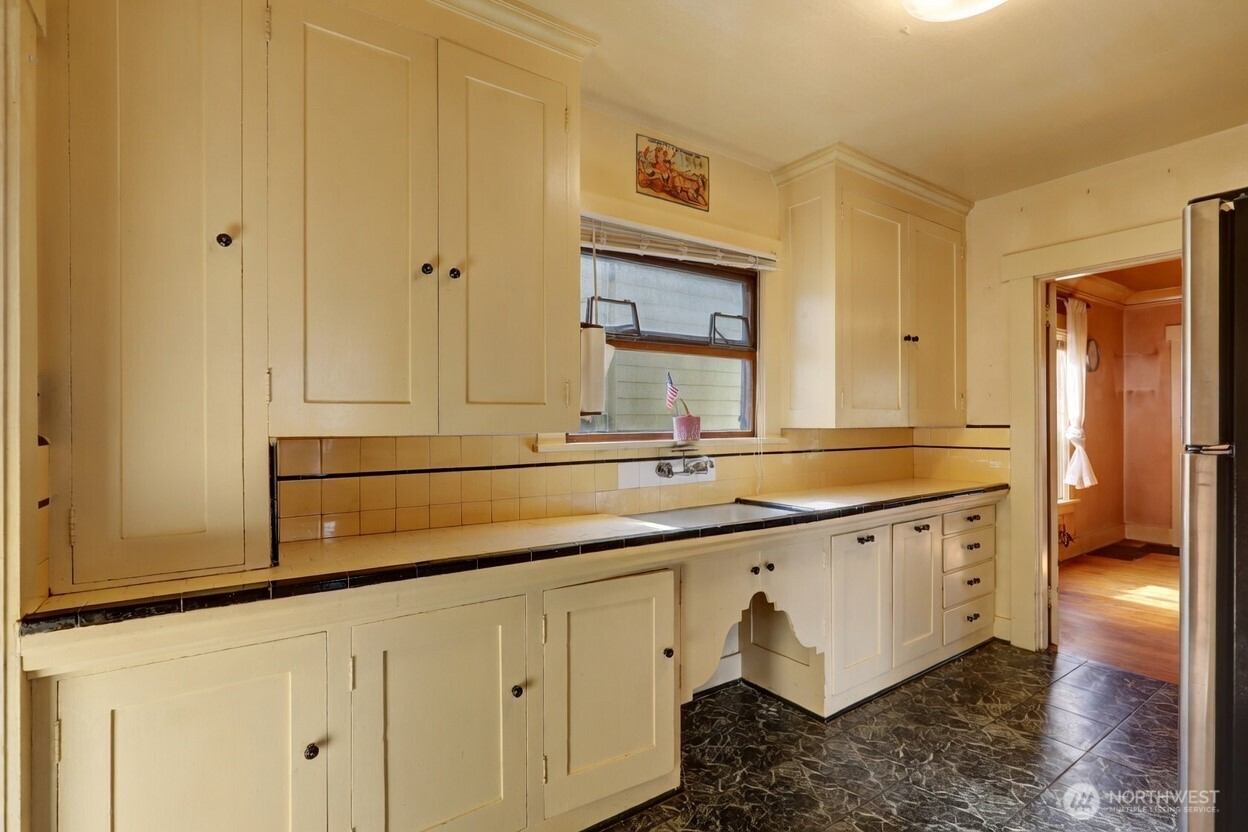 2756 44th Avenue SW, Seattle, WA 98116