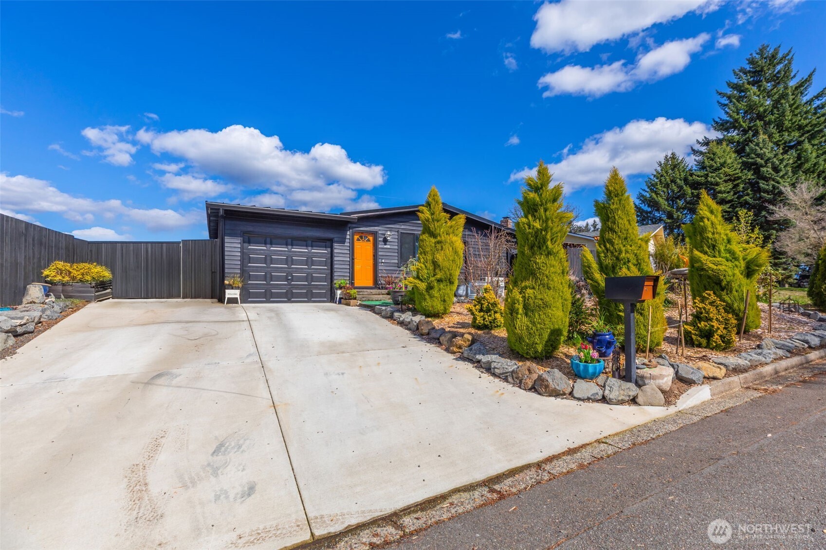 12802 SE 202 Place , Kent, WA 98031