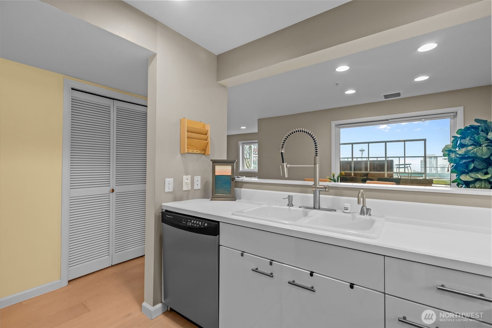 420 Melrose Avenue E #603, Seattle, WA 98102