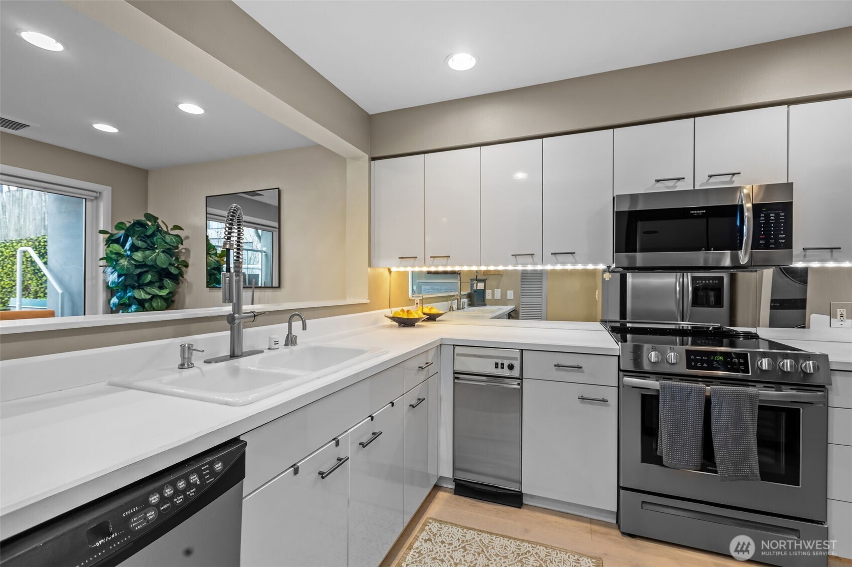 420 Melrose Avenue E #603, Seattle, WA 98102