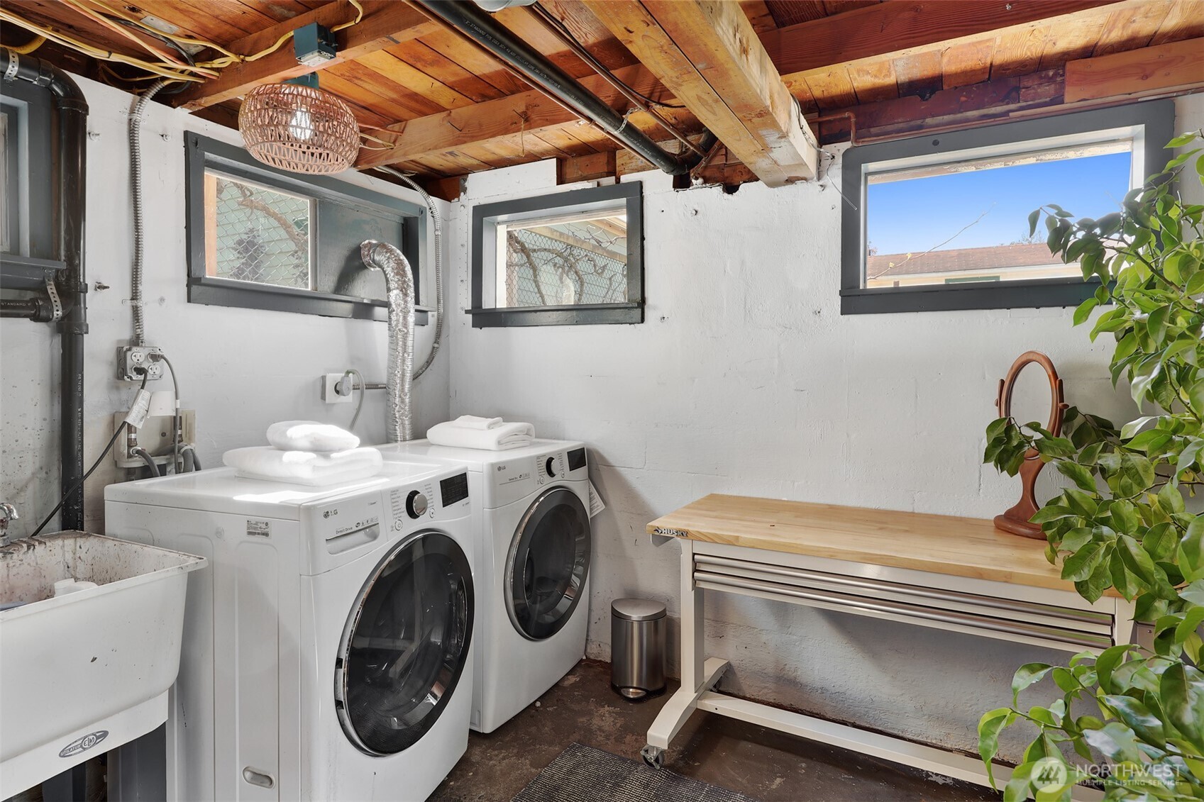 8333 27th Avenue NW, Seattle, WA 98117