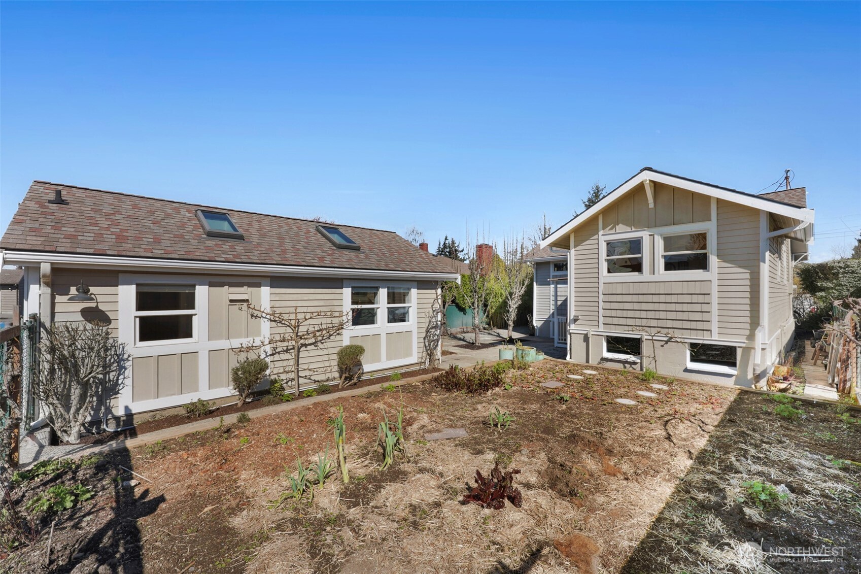 8333 27th Avenue NW, Seattle, WA 98117