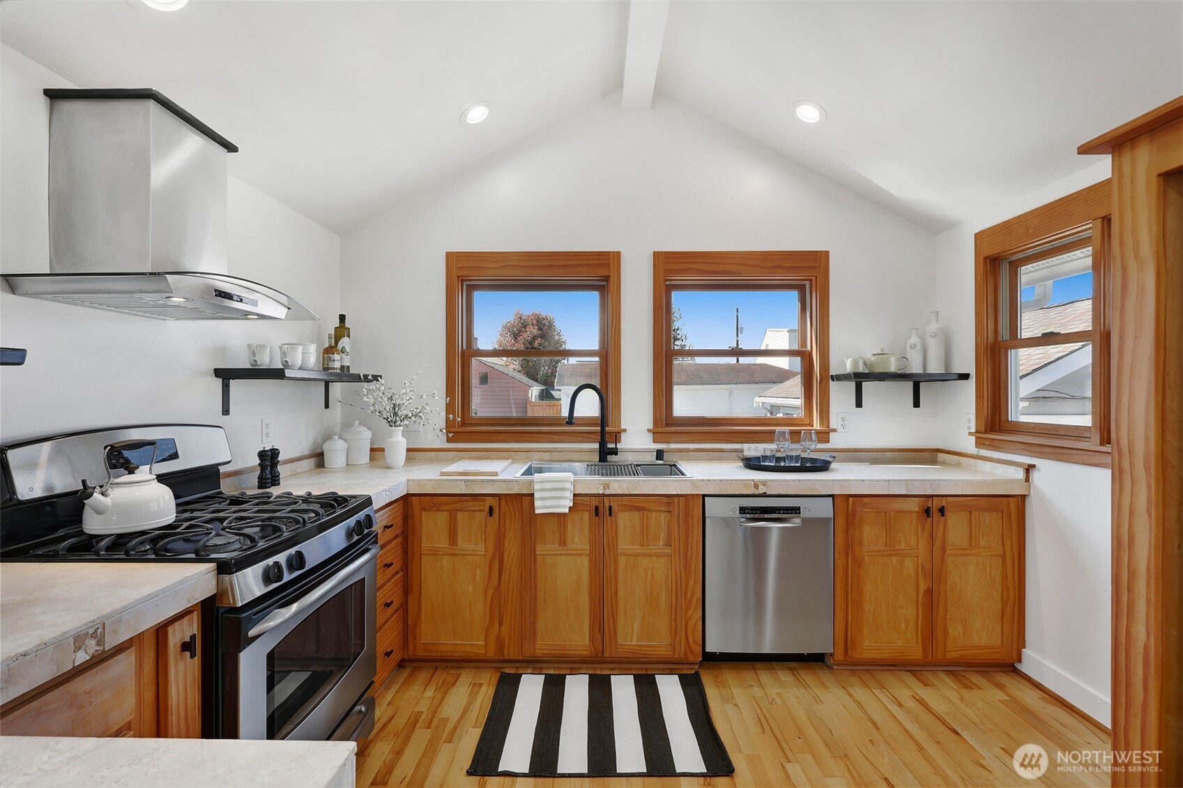 8333 27th Avenue NW, Seattle, WA 98117