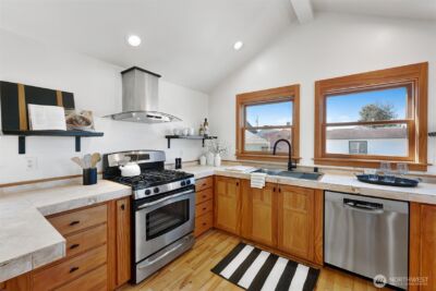 8333 27th Avenue NW, Seattle, WA 98117 - Photo 10