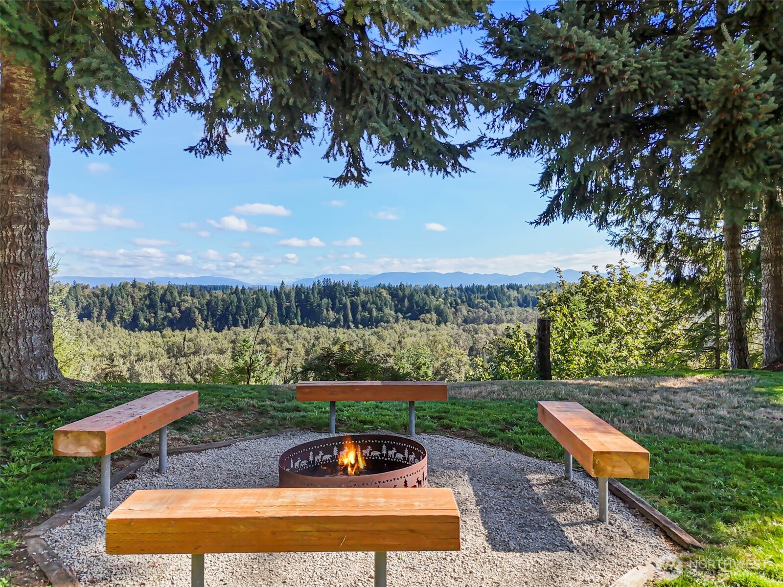 403 207th Avenue E, Lake Tapps, WA 98391-5611