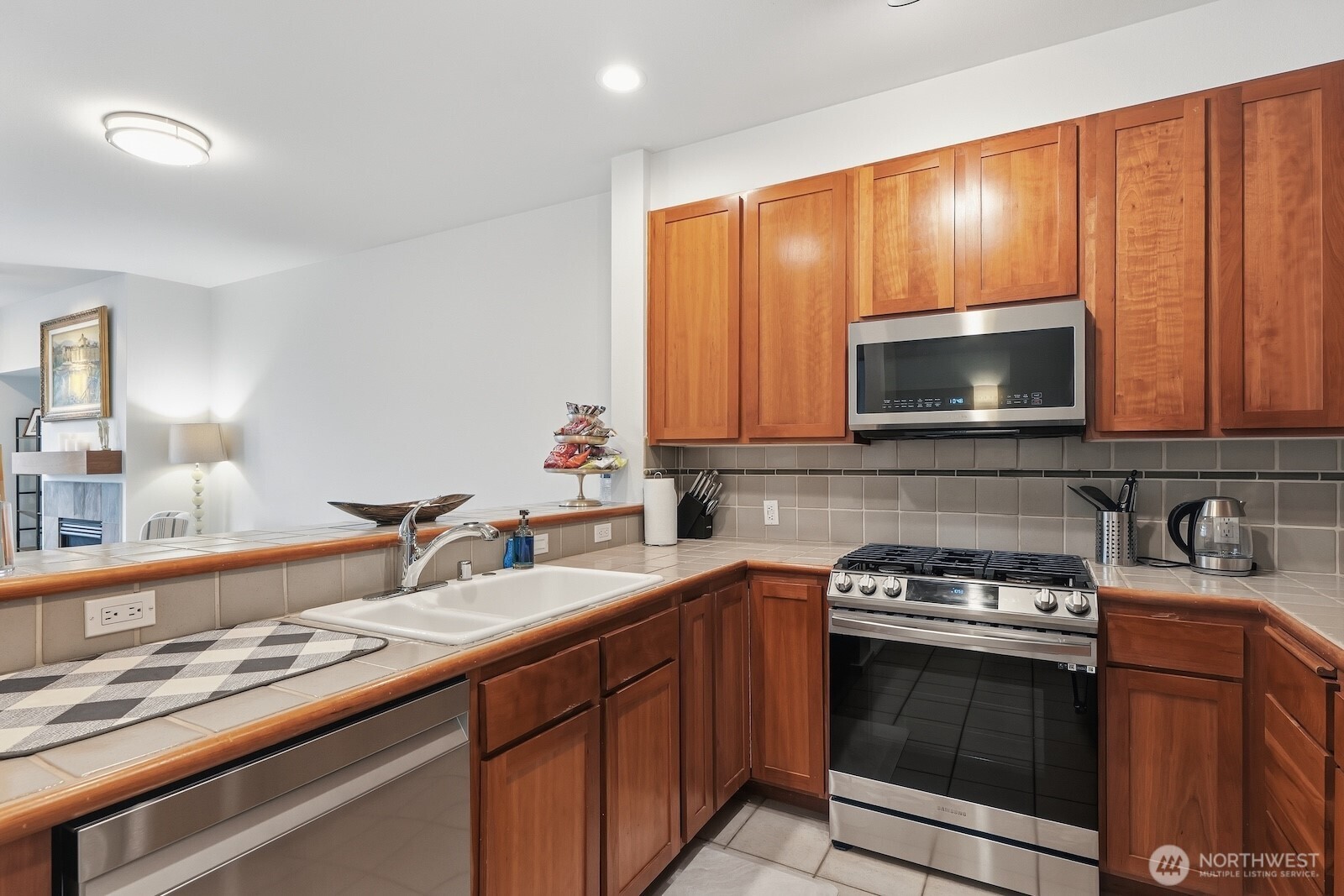 2000 Alaskan Way #553, Seattle, WA 98121