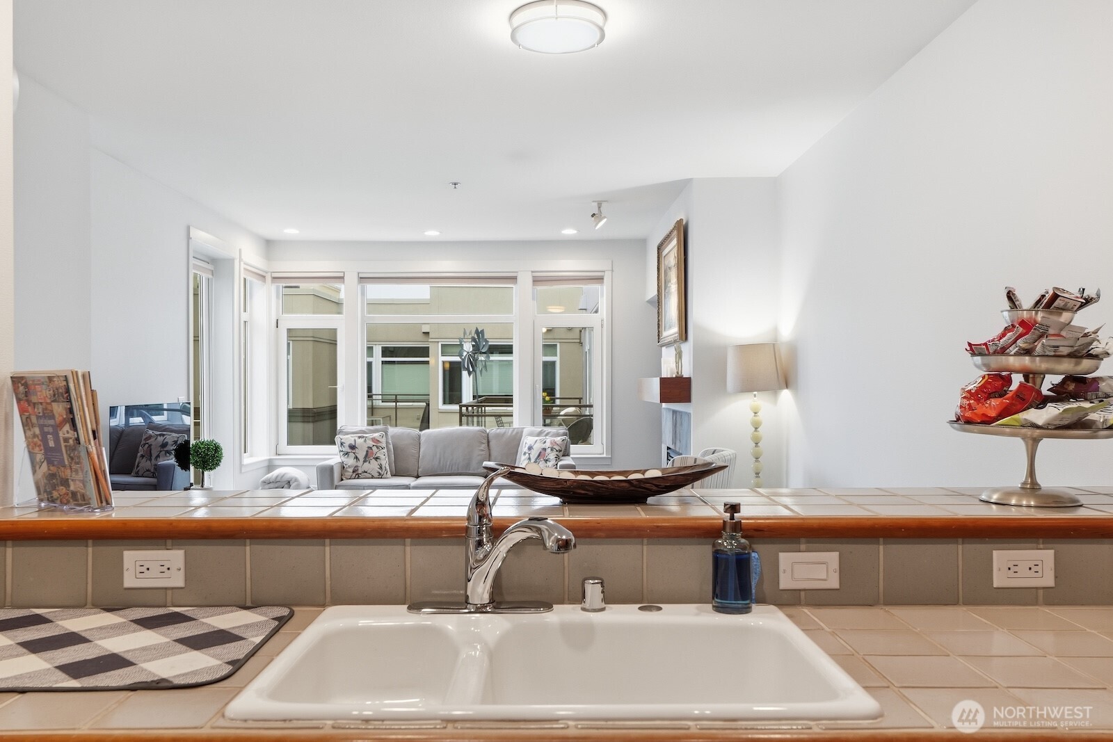 2000 Alaskan Way #553, Seattle, WA 98121