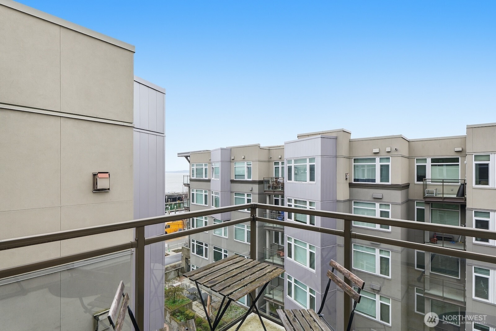 2000 Alaskan Way #553, Seattle, WA 98121