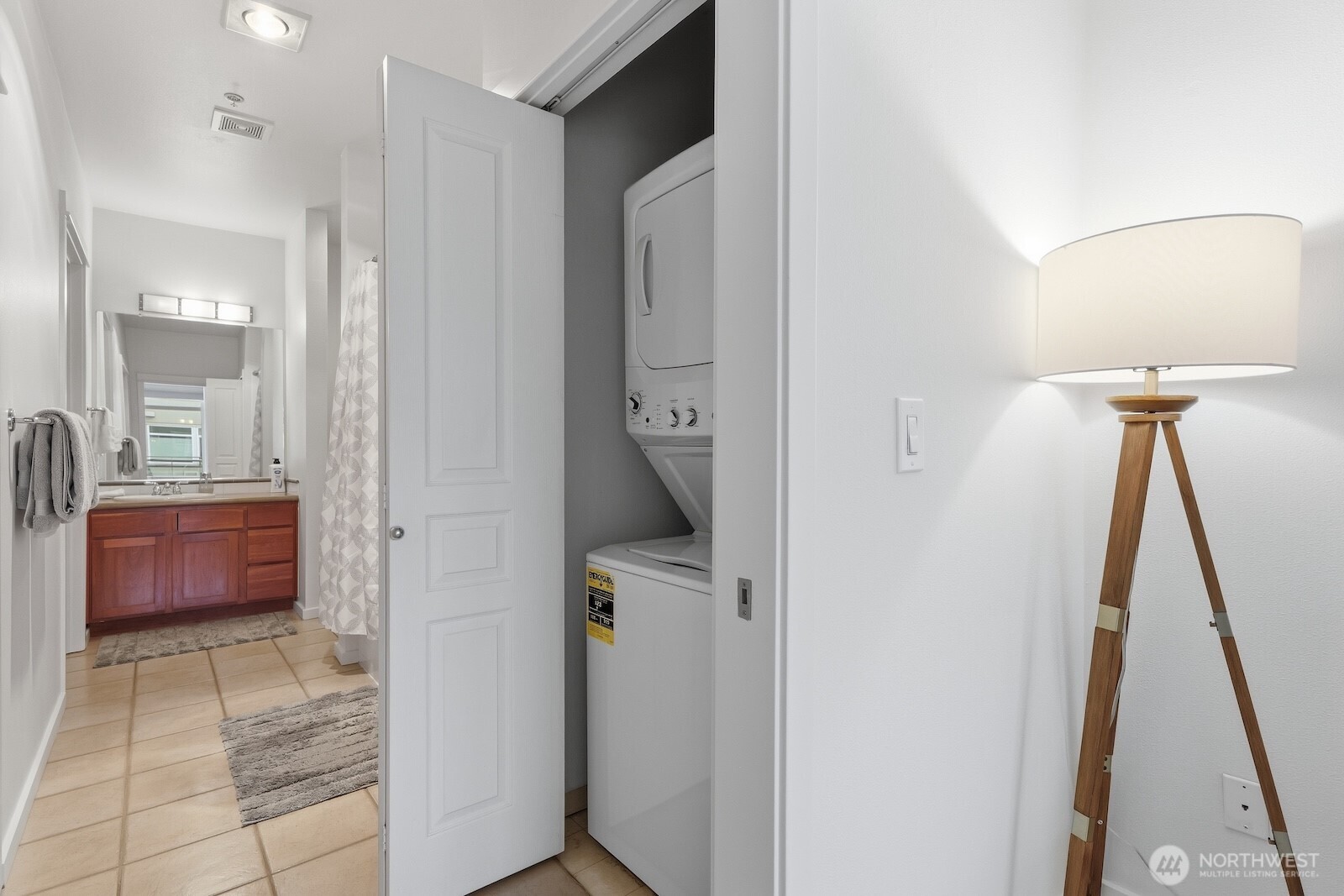 2000 Alaskan Way #553, Seattle, WA 98121