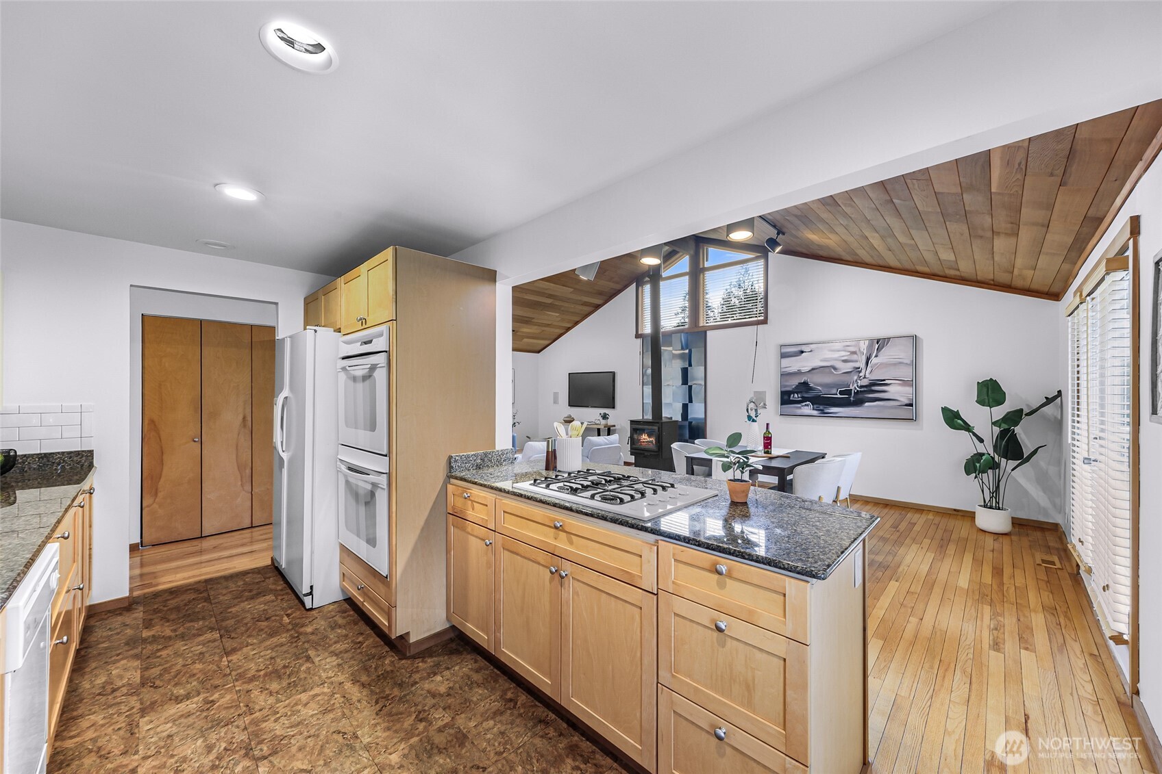 12214 NE 97th Street , Kirkland, WA 98033